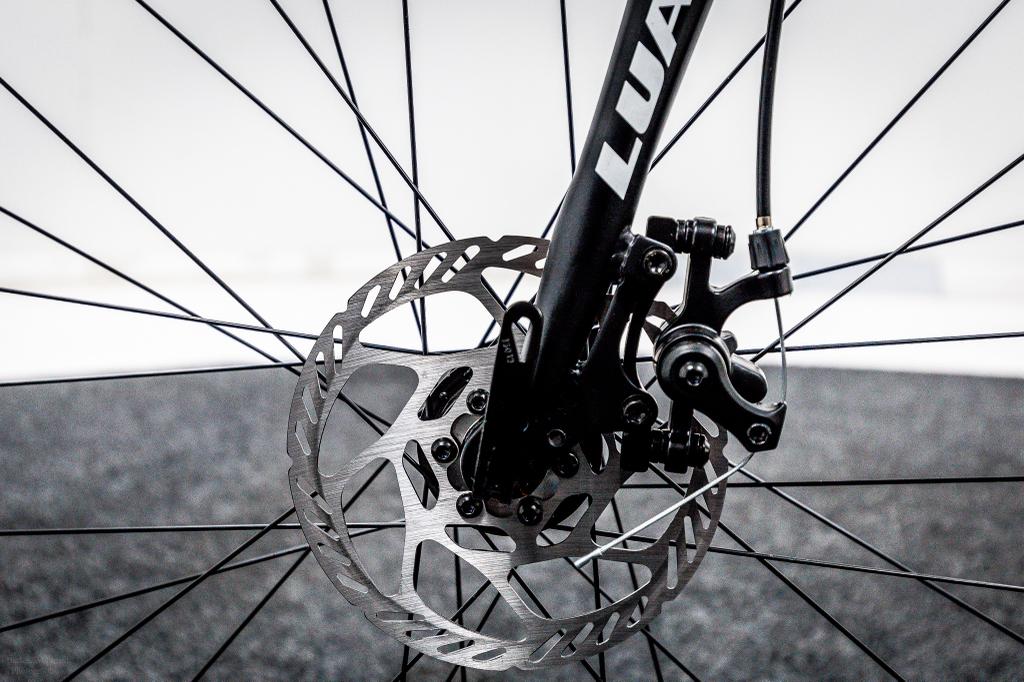 Luas R360 Hybrid Bike - Lightweight Aluminum Frame, 21-Speed Gears for Men & Women - Perfect for Commuting, Fitness & Urban Riding