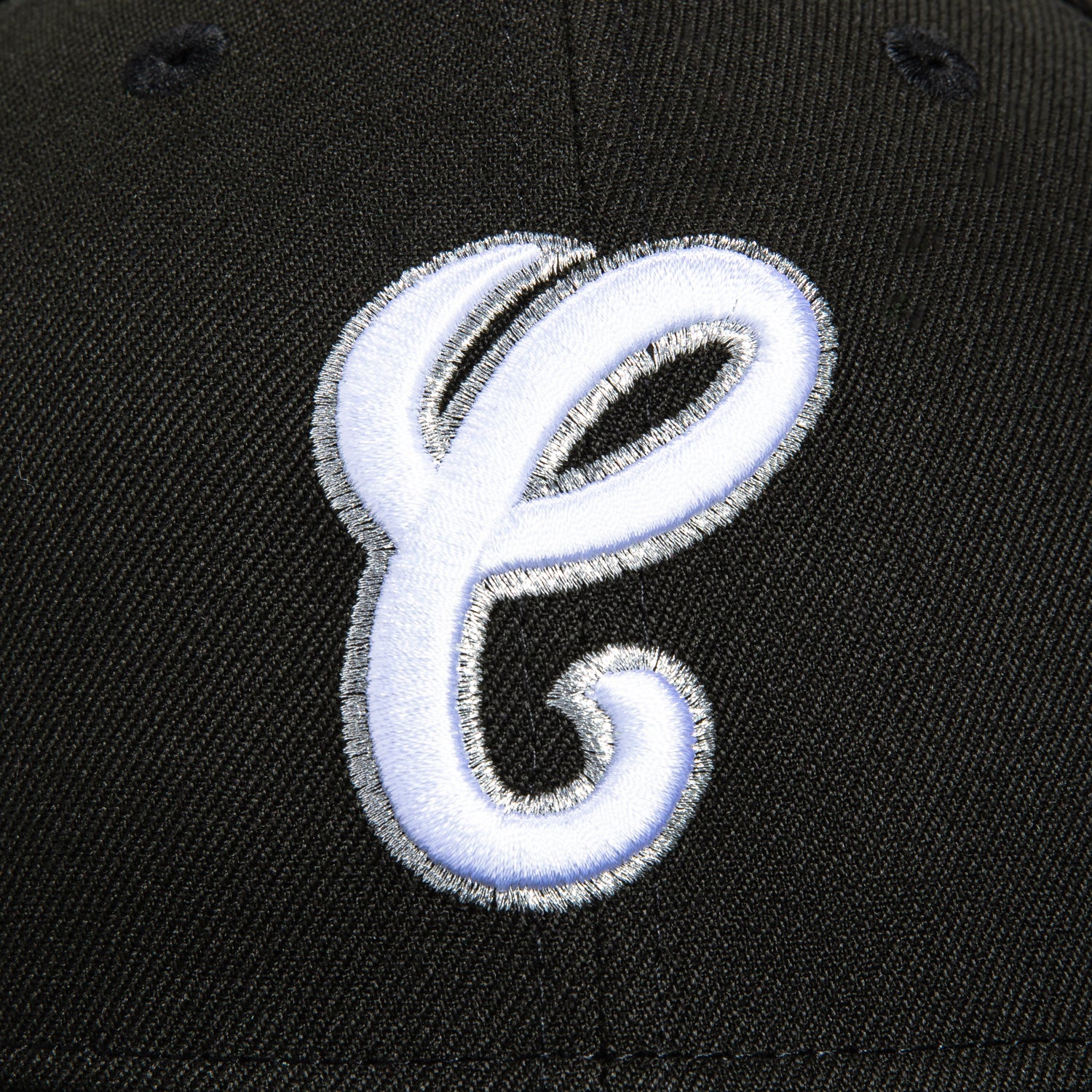New Era 59Fifty Chicago White Sox Baseball Cap - Black, White & Metallic Silver Adjustable Snapback Hat for Men & Women - Perfect for Games, Sports & Streetwear Fashion