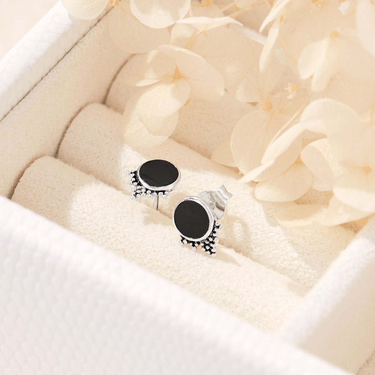 Stylish Mystic Mirror Onyx Stud Earrings for Women - Elegant Gothic Jewelry for Parties, Weddings & Everyday Wear