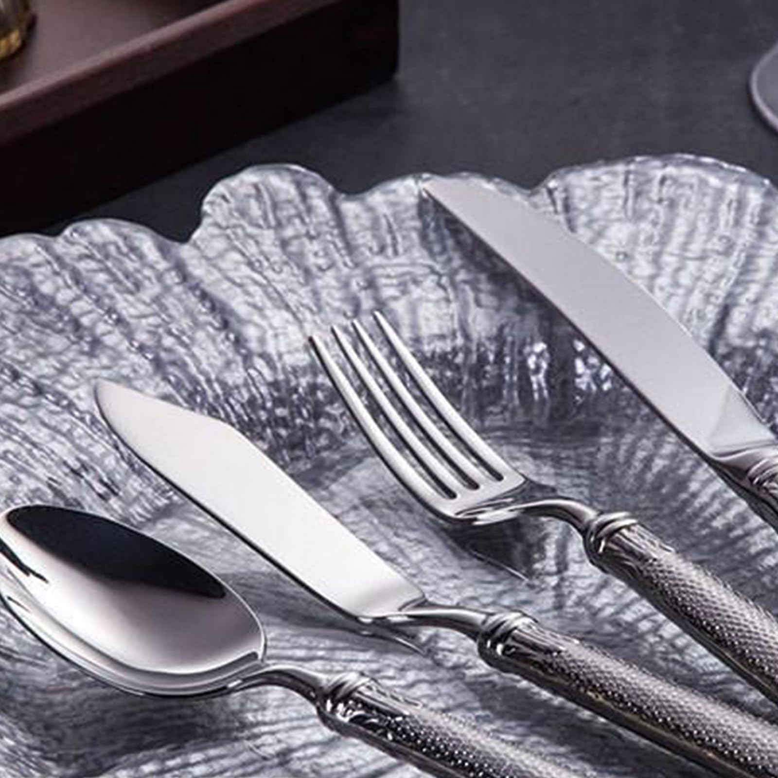 24-Piece Stainless Steel Flatware Set for 6 - Vintage Wheat Ears Embossed Silverware Set with Spoons, Forks & Knives | Dishwasher Safe Kitchen Cutlery | Elegant Dining & Entertaining Tableware (1810 Stainless Steel, Silver)