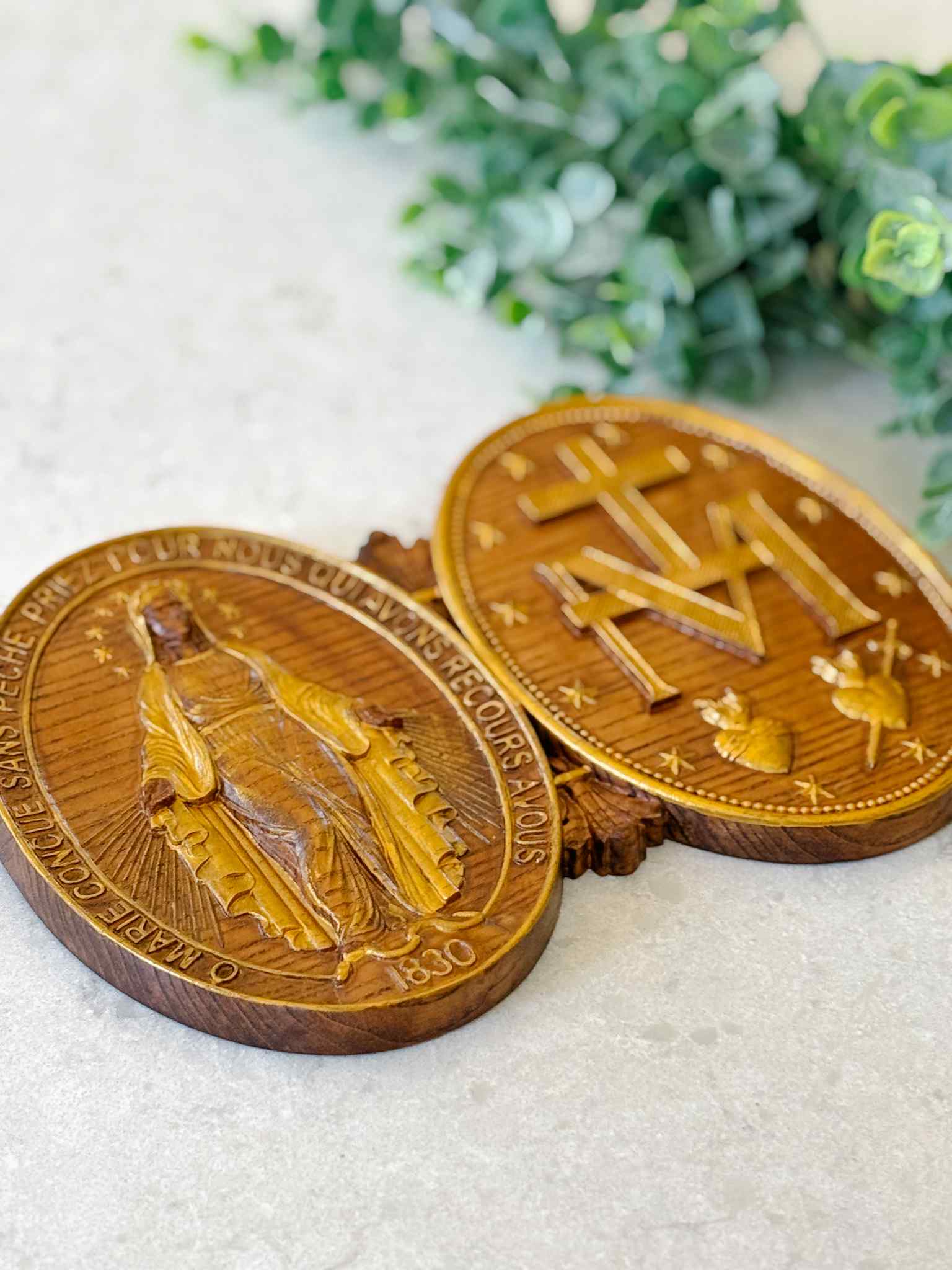 Beautiful Miraculous Medal Wooden Plaque - Religious Home Decor for Wall Display - Perfect for Prayer Rooms, Gifts & Catholic Devotion