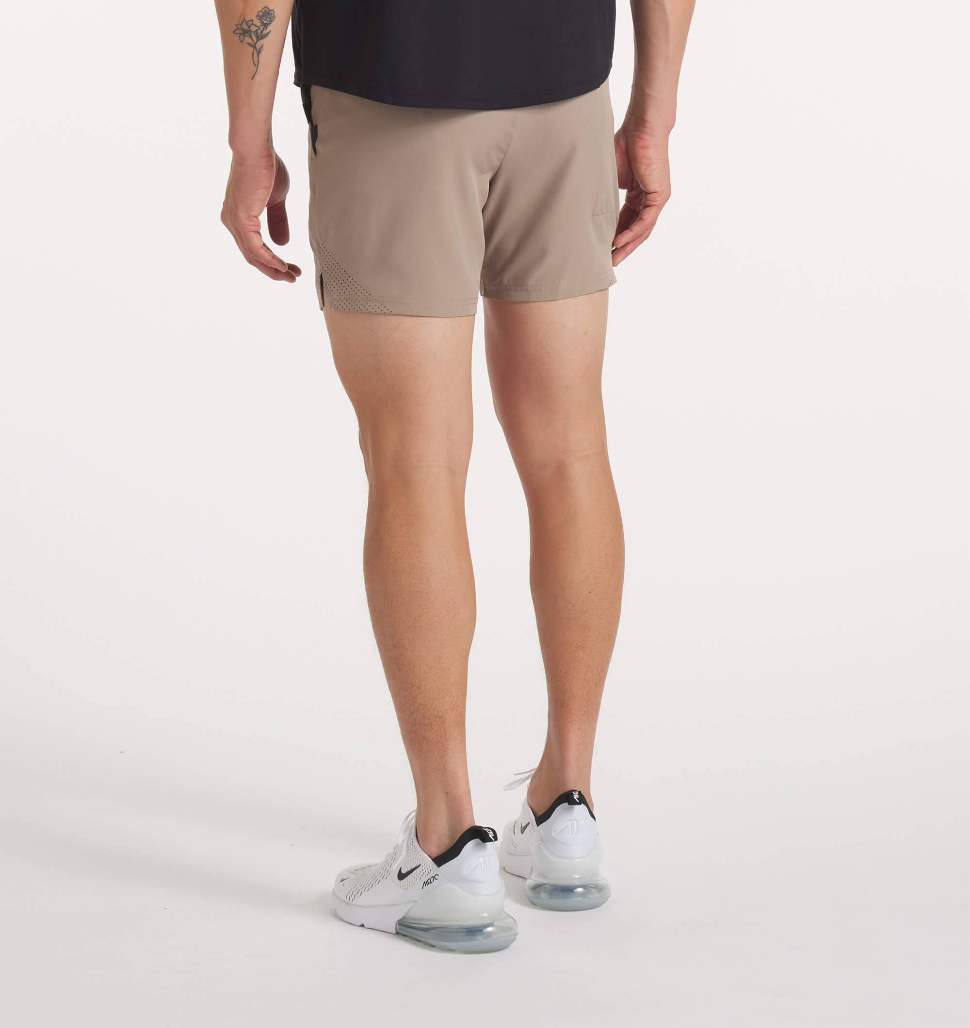 UNRL Stride Short 5.5