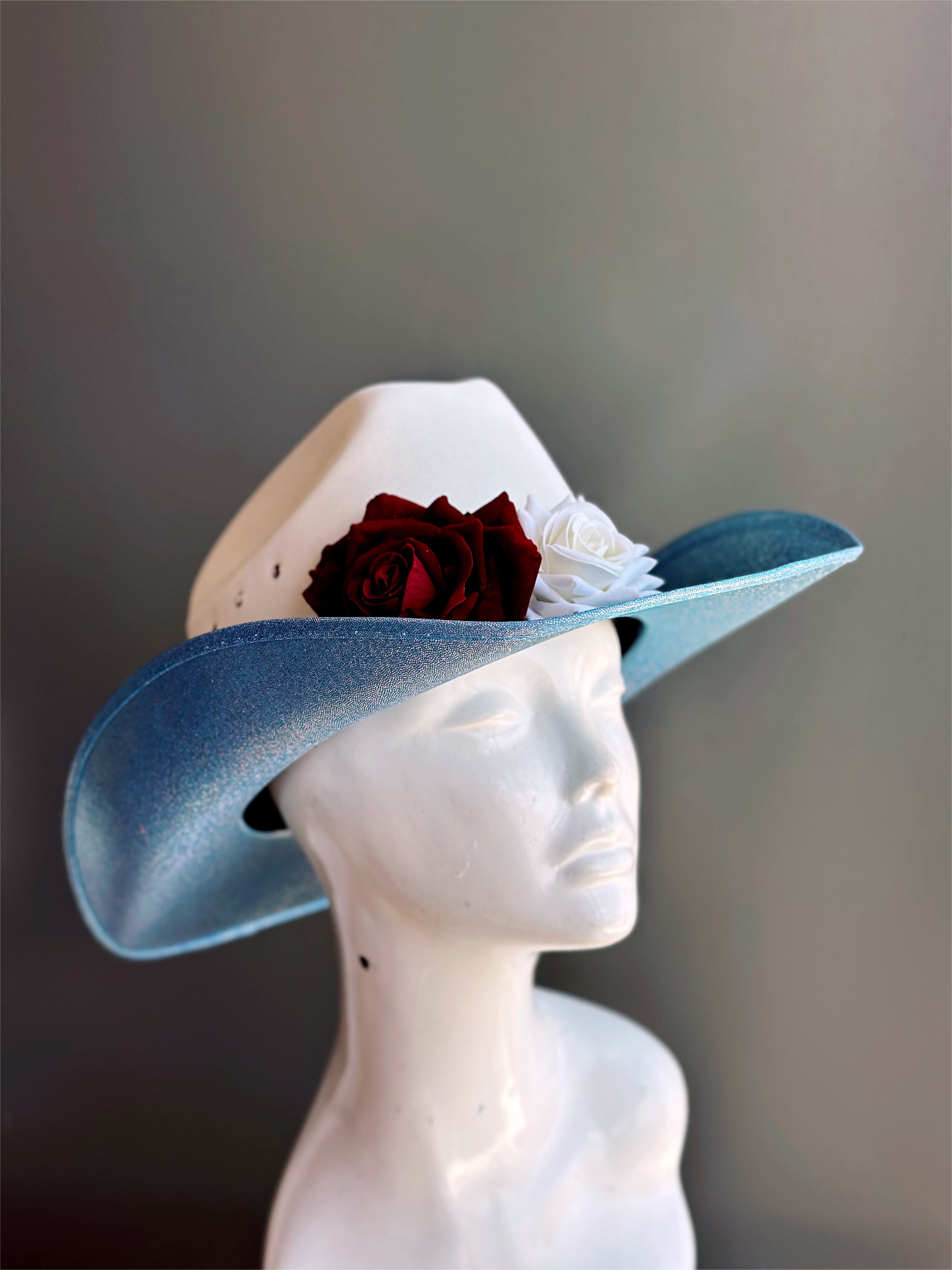 Stylish Cowboy Hat with Roses - Western Fashion Accessory for Women & Men - Perfect for Rodeo, Country Music Festivals & Outdoor Events