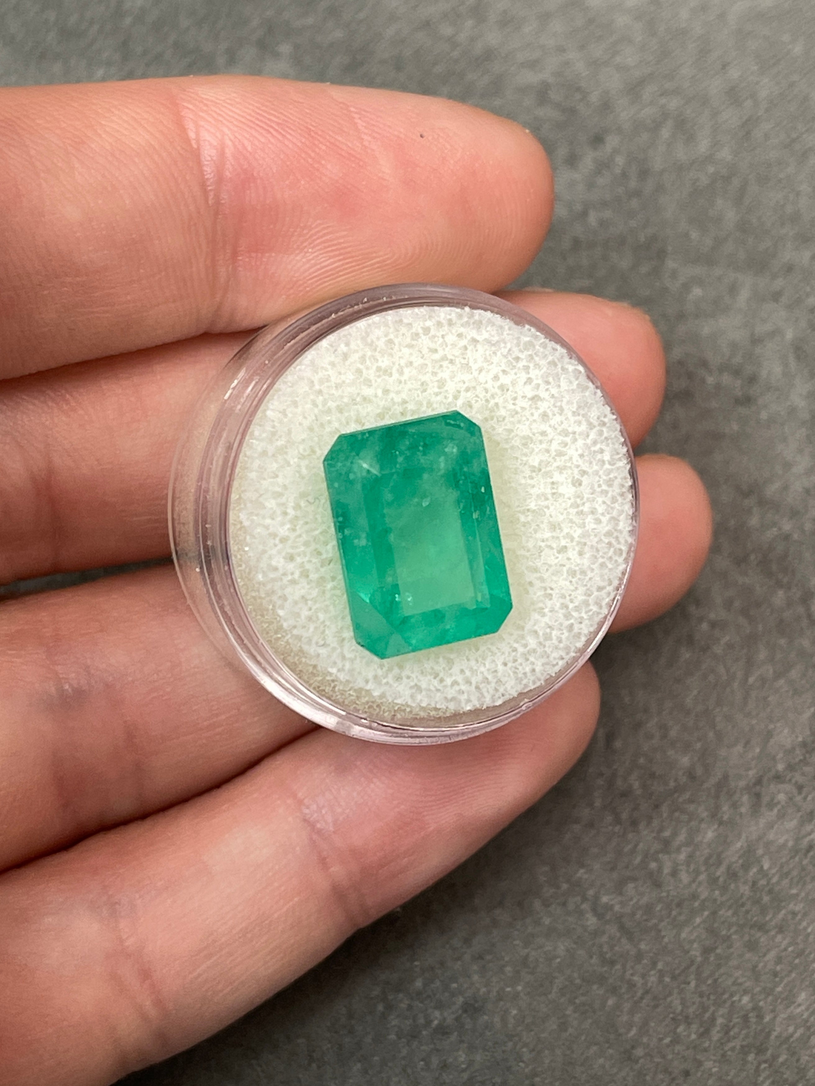 8.84 Carat Natural Colombian Loose Emerald - Vivid Green Color, 14.5x1.5mm Emerald Cut Gemstone for Jewelry Making, Engagement Rings & Luxury Gifts