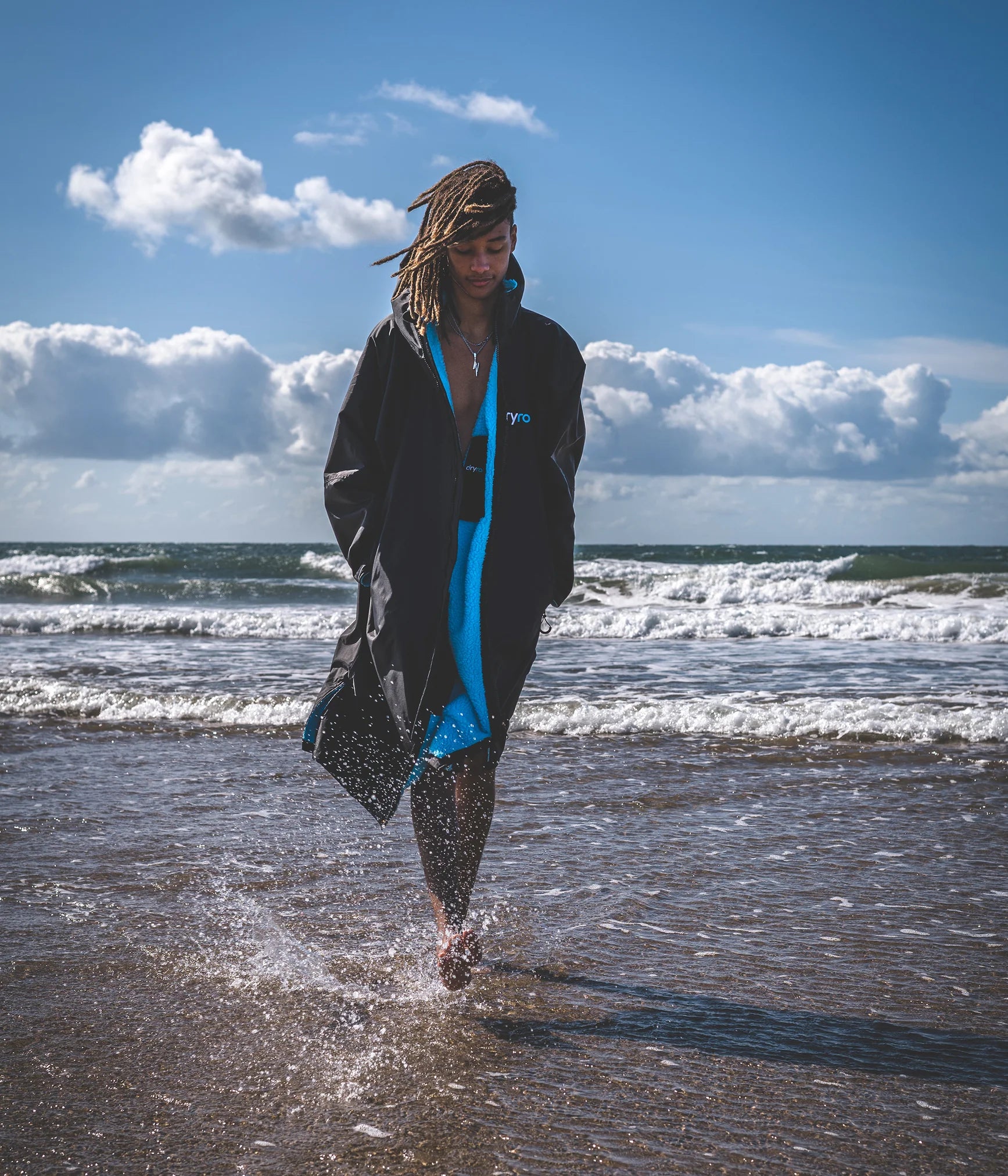 Dryrobe Advance Long Sleeve Changing Robe for Adults - Waterproof & Windproof Outdoor Changing Robe for Surfing, Swimming, Camping & Beach Activities