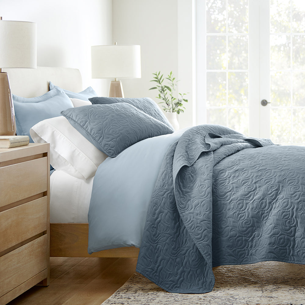 3 Piece Floral Stitch Quilted Coverlet Set - Queen Size Bedding with Matching Pillow Shams - Perfect for Guest Rooms, Master Bedrooms & Cozy Home Decor