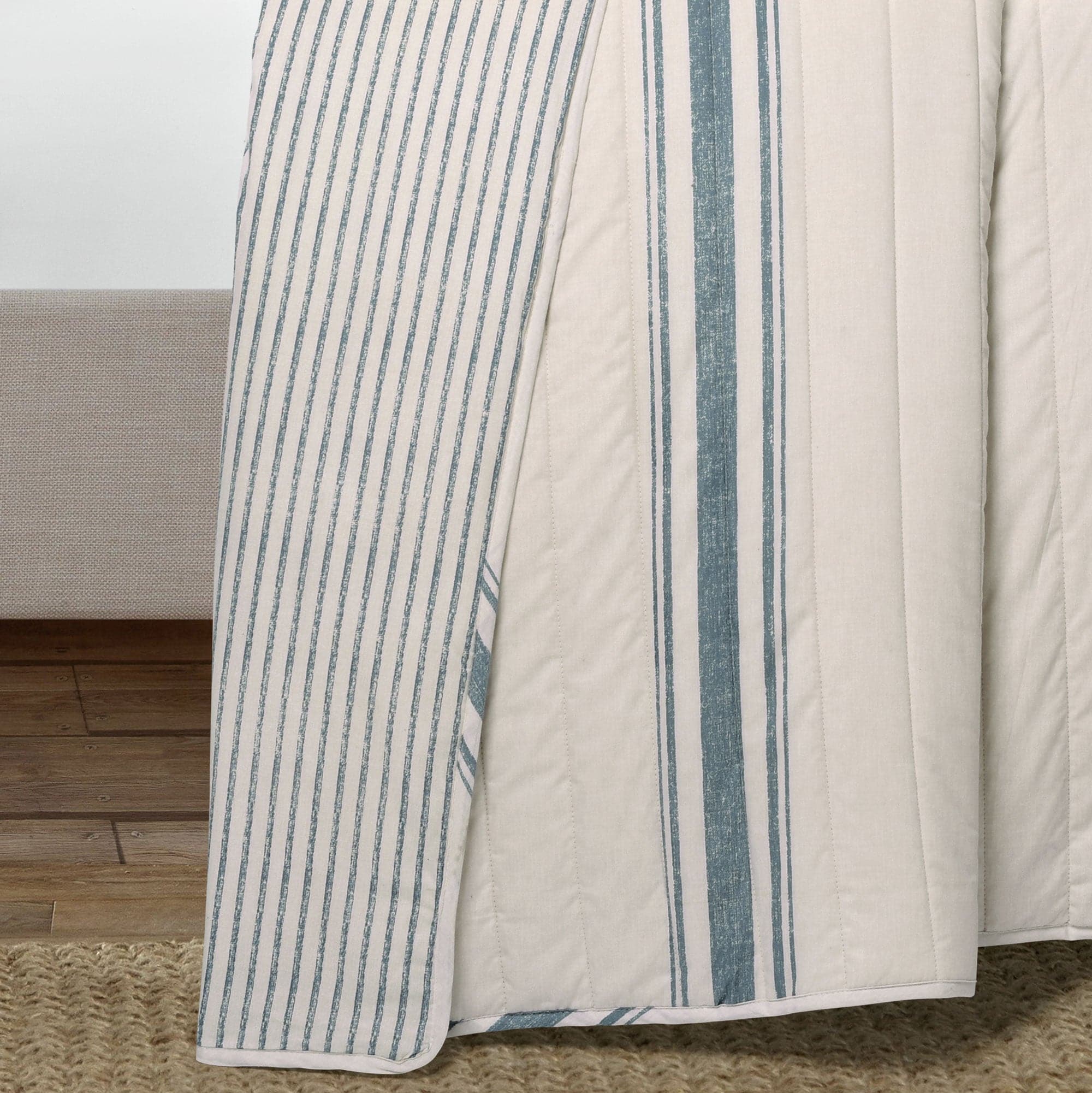 Farmhouse Stripe Reversible Cotton Quilt Set - King Size, Soft & Breathable Bedding for All Seasons - Perfect for Cozy Bedrooms, Guest Rooms & Vacation Homes