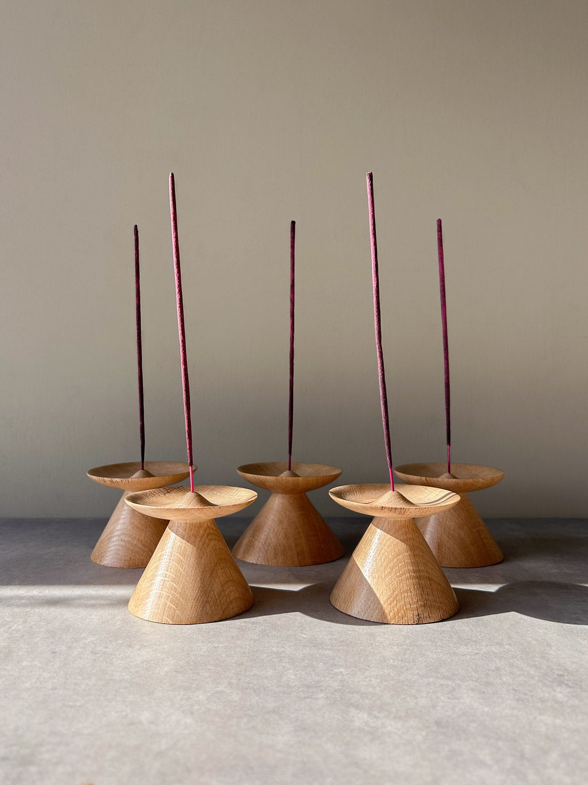 Handmade Scottish Oak Incense Holder with Solar Power - Natural Wood Aromatherapy Burner for Meditation, Yoga & Home Decor