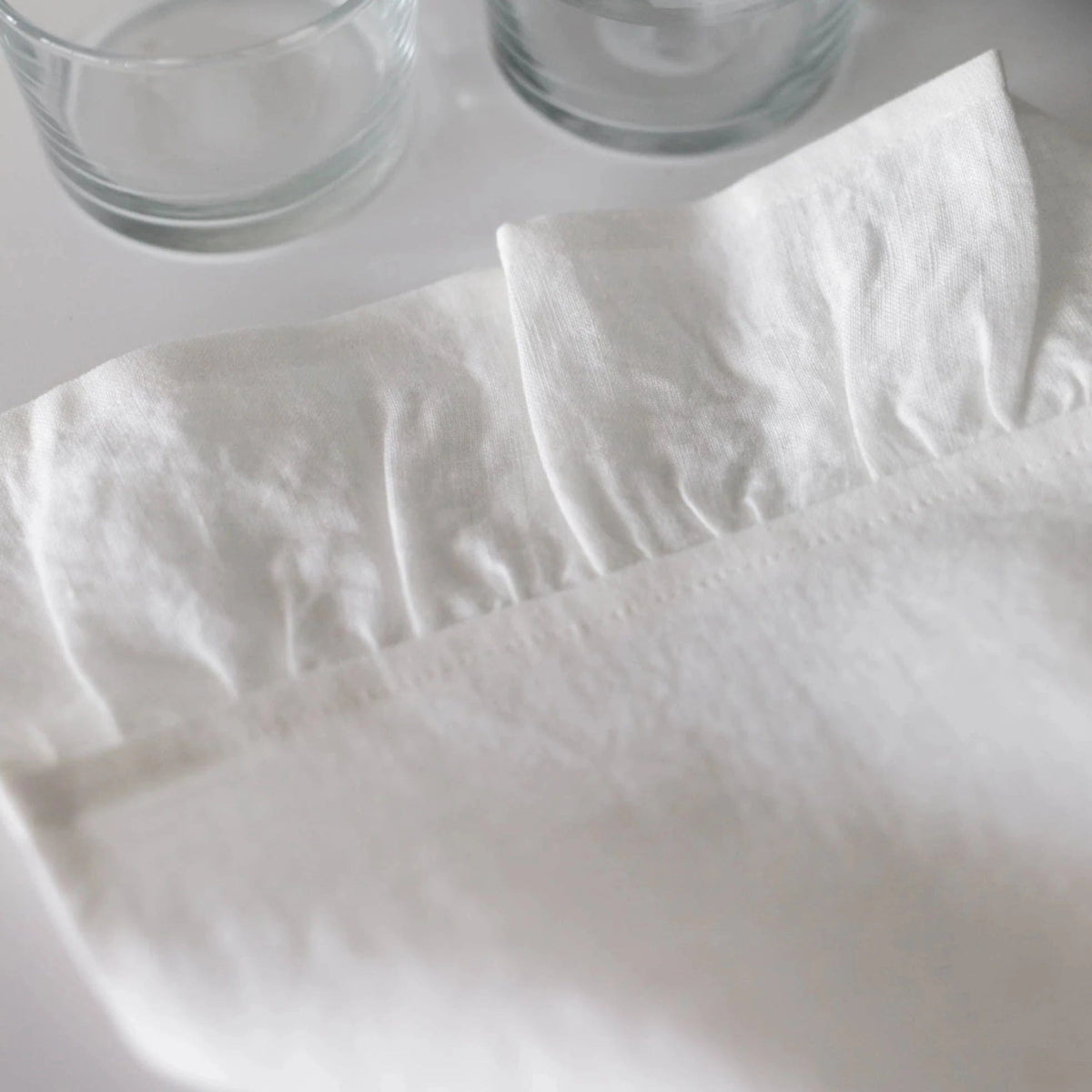 Elegant White Linen Table Runner with Optional Ruffles - Perfect for Weddings, Dinner Parties & Home Decor