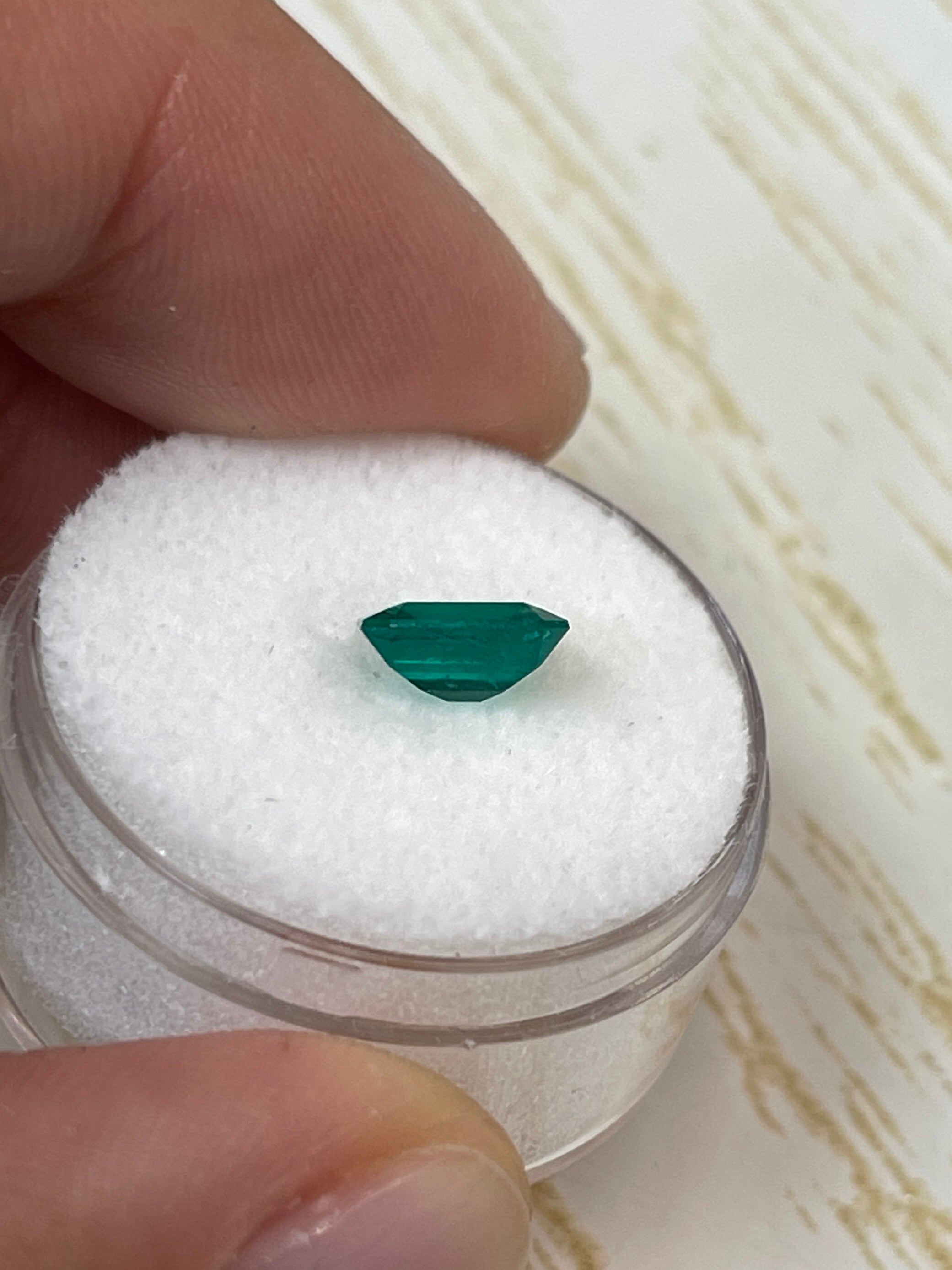 1.25 Carat 7.5x6.5mm AAA+ Muzo Green Colombian Emerald - Loose Gemstone for Jewelry Making, Engagement Rings & Luxury Gifts
