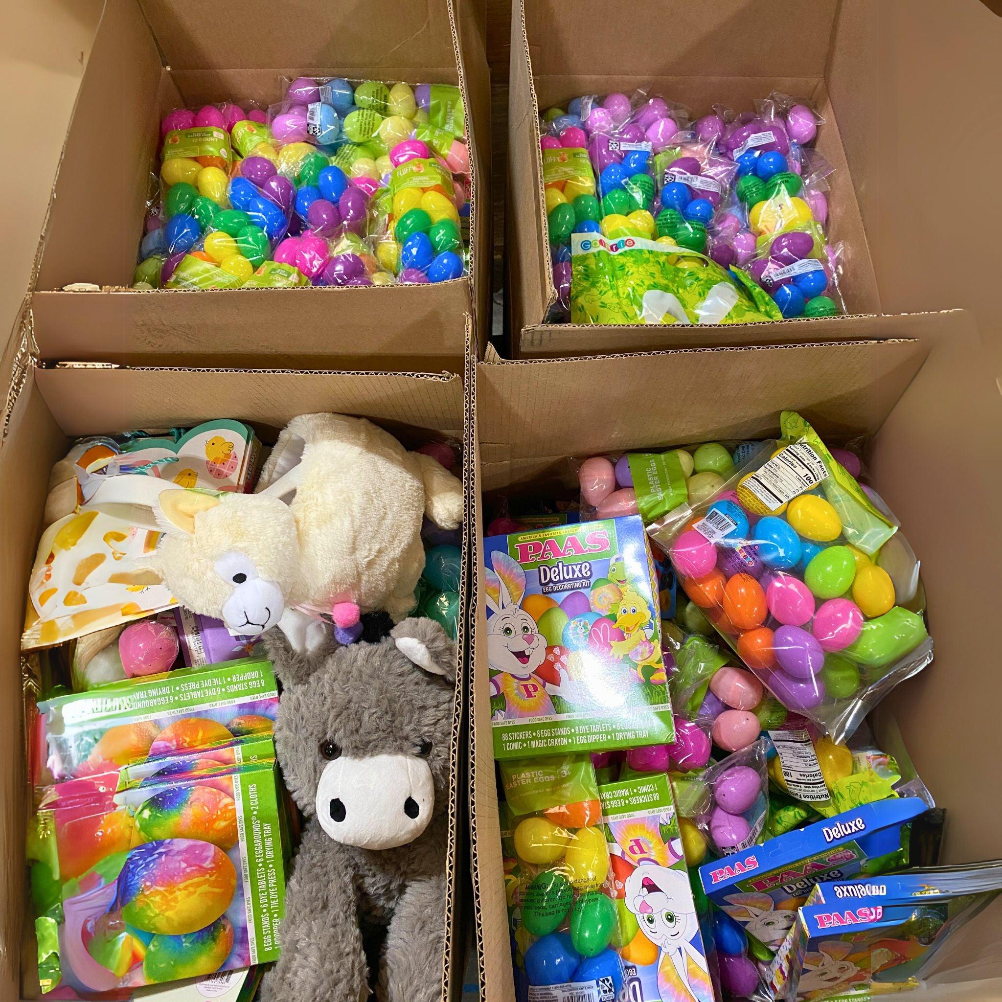 400 Pcs Easter Pallet - Assorted Seasonal Decorations, Eggs & Baskets for Easter Party, Home Decor and Spring Celebrations