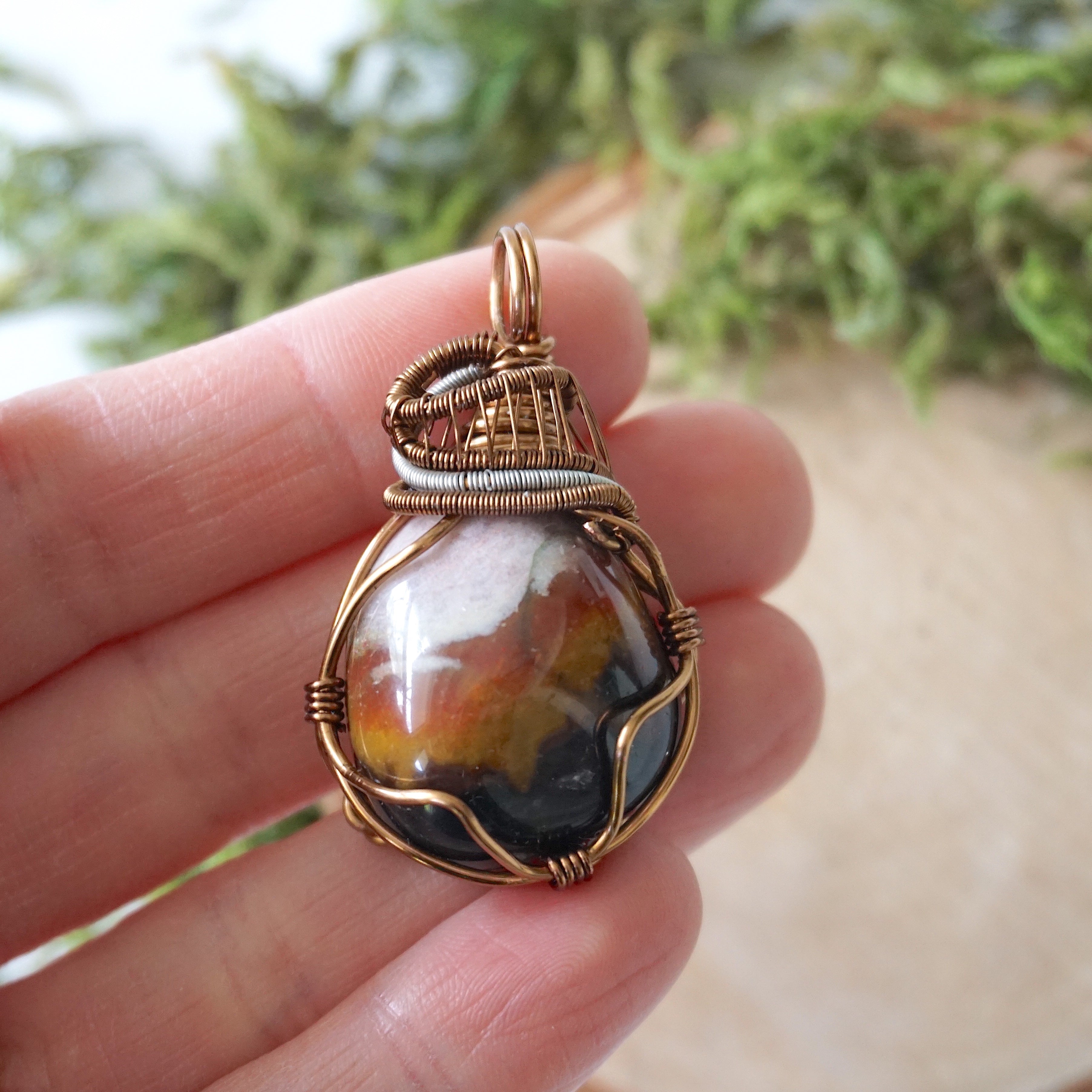 Natural Sardonyx Crystal Necklace for Women - Healing Stone Jewelry for Energy Balance & Protection | Perfect for Meditation, Yoga & Spiritual Gifts