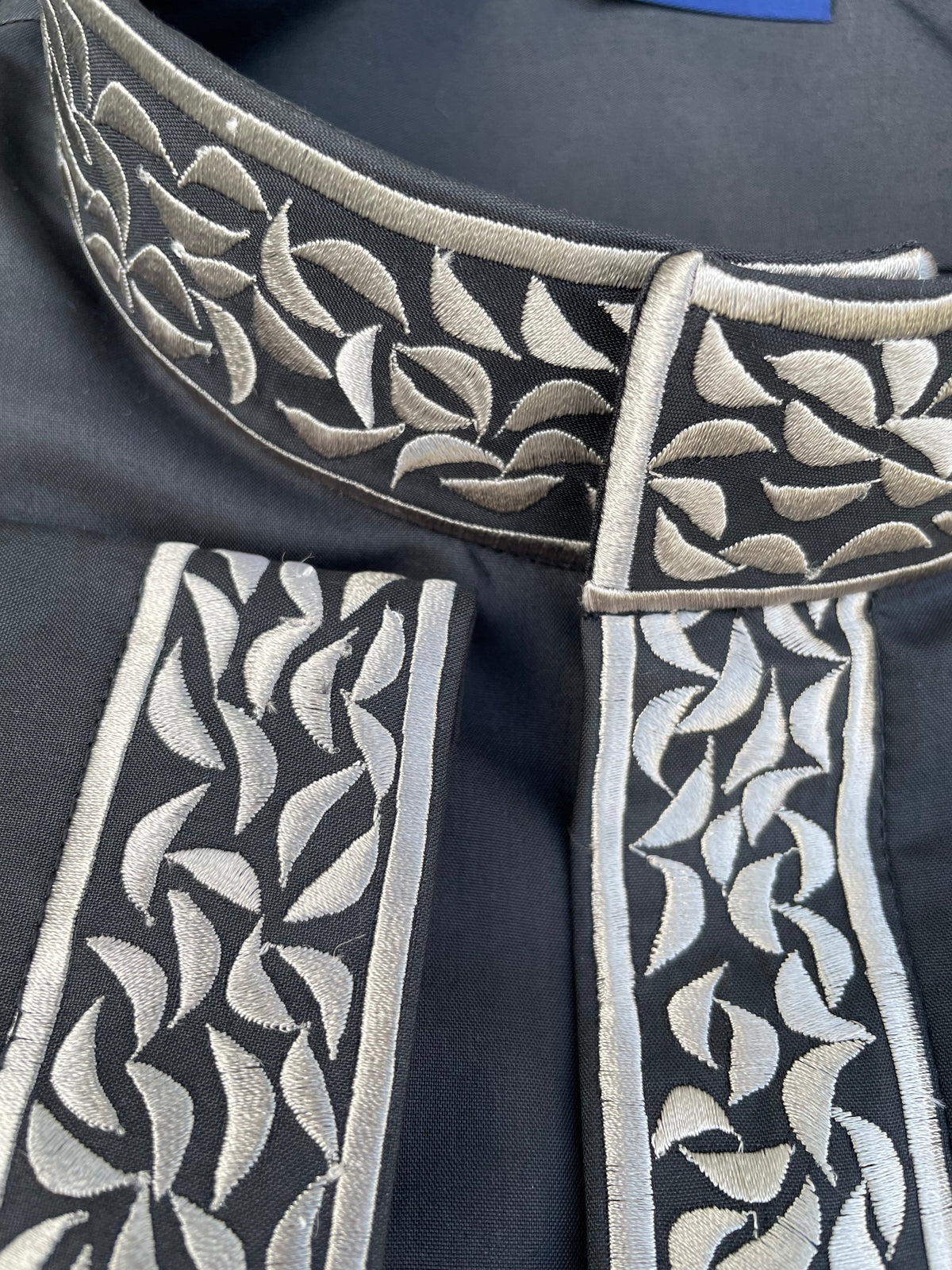 Men's Black Saudi Thobe with Silver Embroidery - Traditional Arabic Islamic Robe for Eid, Wedding & Special Occasions