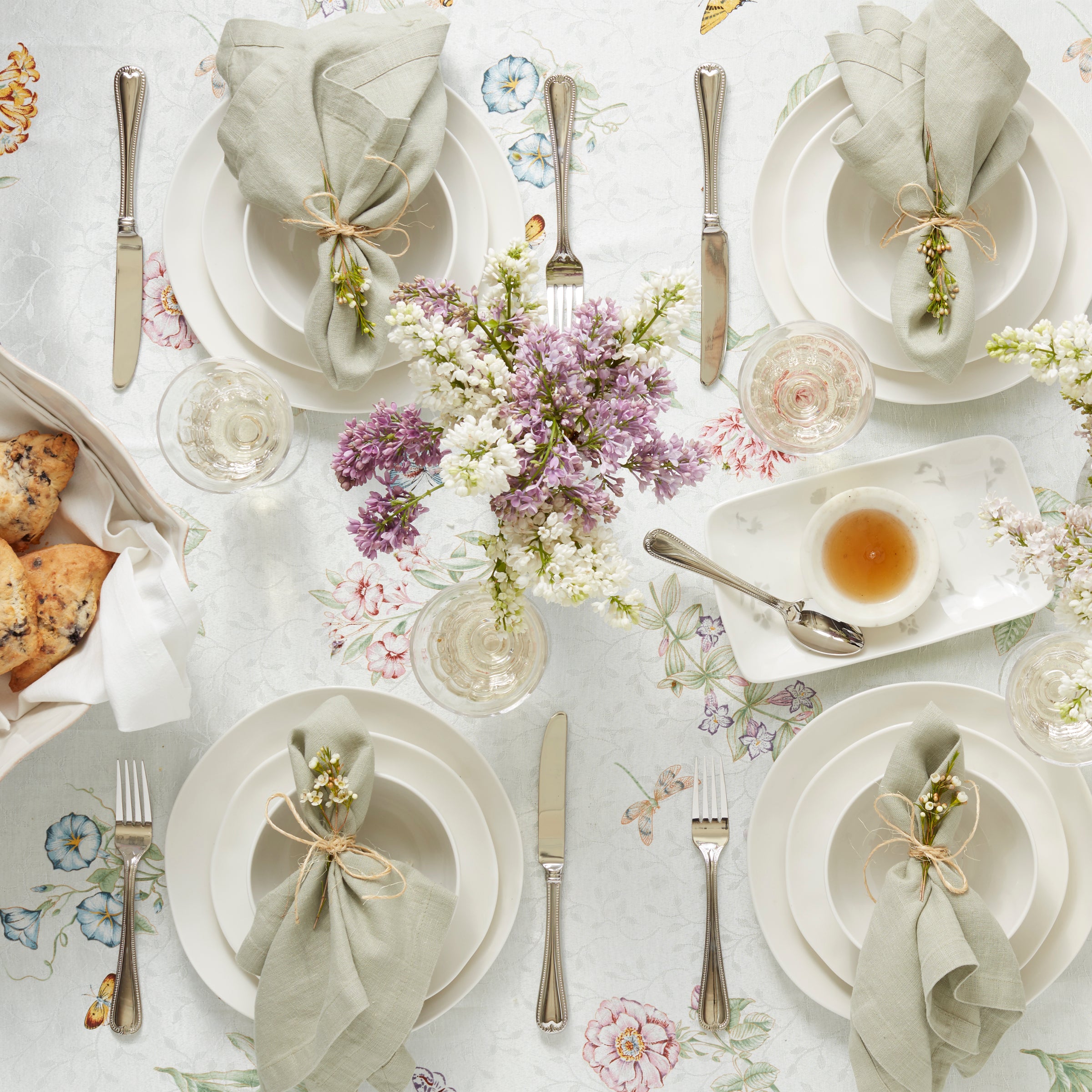 Bay Colors 12-Piece Dinnerware Set in Classic White - Elegant Dinner Plates, Salad Plates, Bowls & Mugs - Perfect for Family Dinners, Parties & Restaurant Use