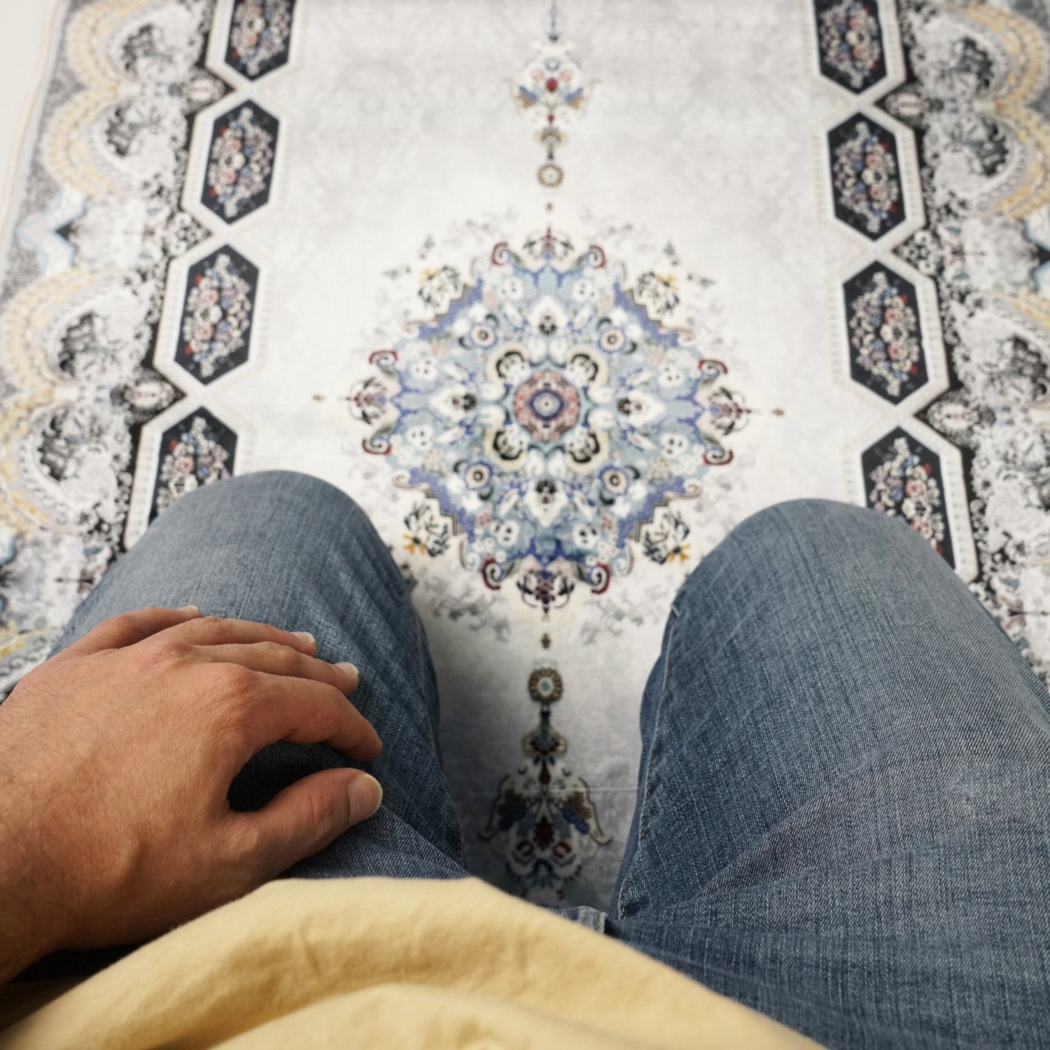 Premium Muslim Prayer Mat with White & Gold Intricate Islamic Designs - Non-Slip Travel Prayer Rug for Home, Mosque & Outdoor Use