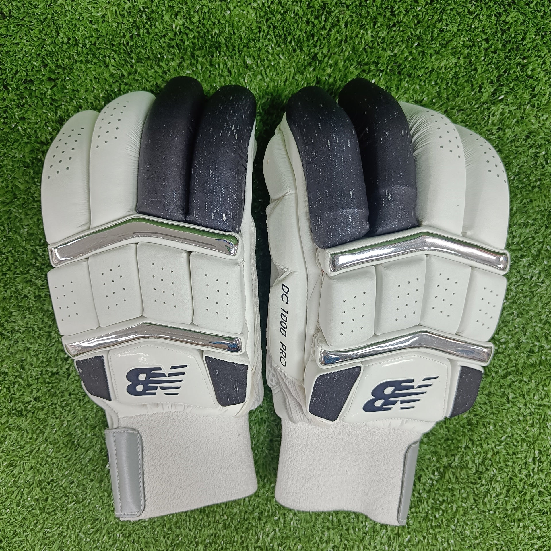 New Balance DC 10i Pro Cricket Batting Gloves - Premium Leather Protection for Cricket Players - Perfect for Practice & Match Play