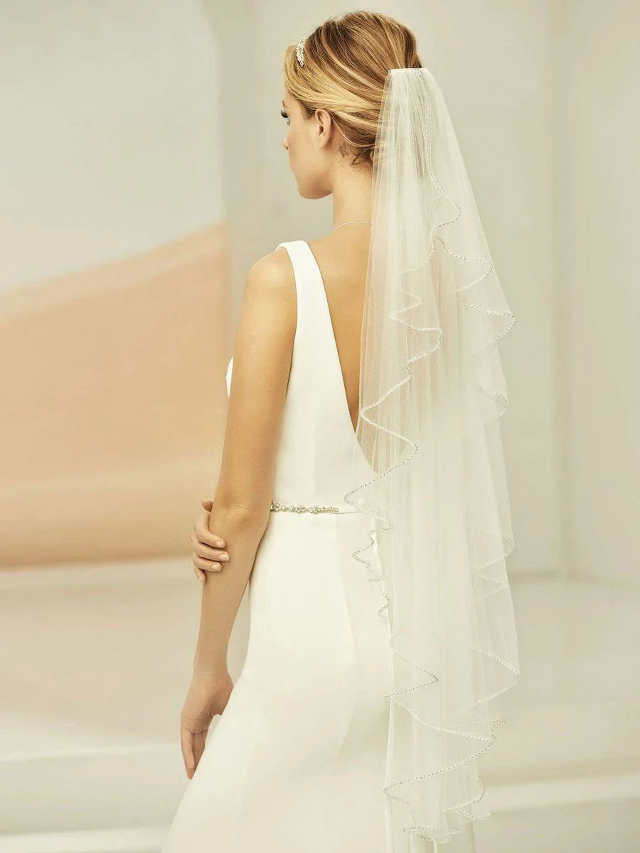 Elegant Single Tier Ivory Tulle Wedding Veil with Crystal Edge - Perfect for Bridal Ceremonies, Photos & Special Occasions