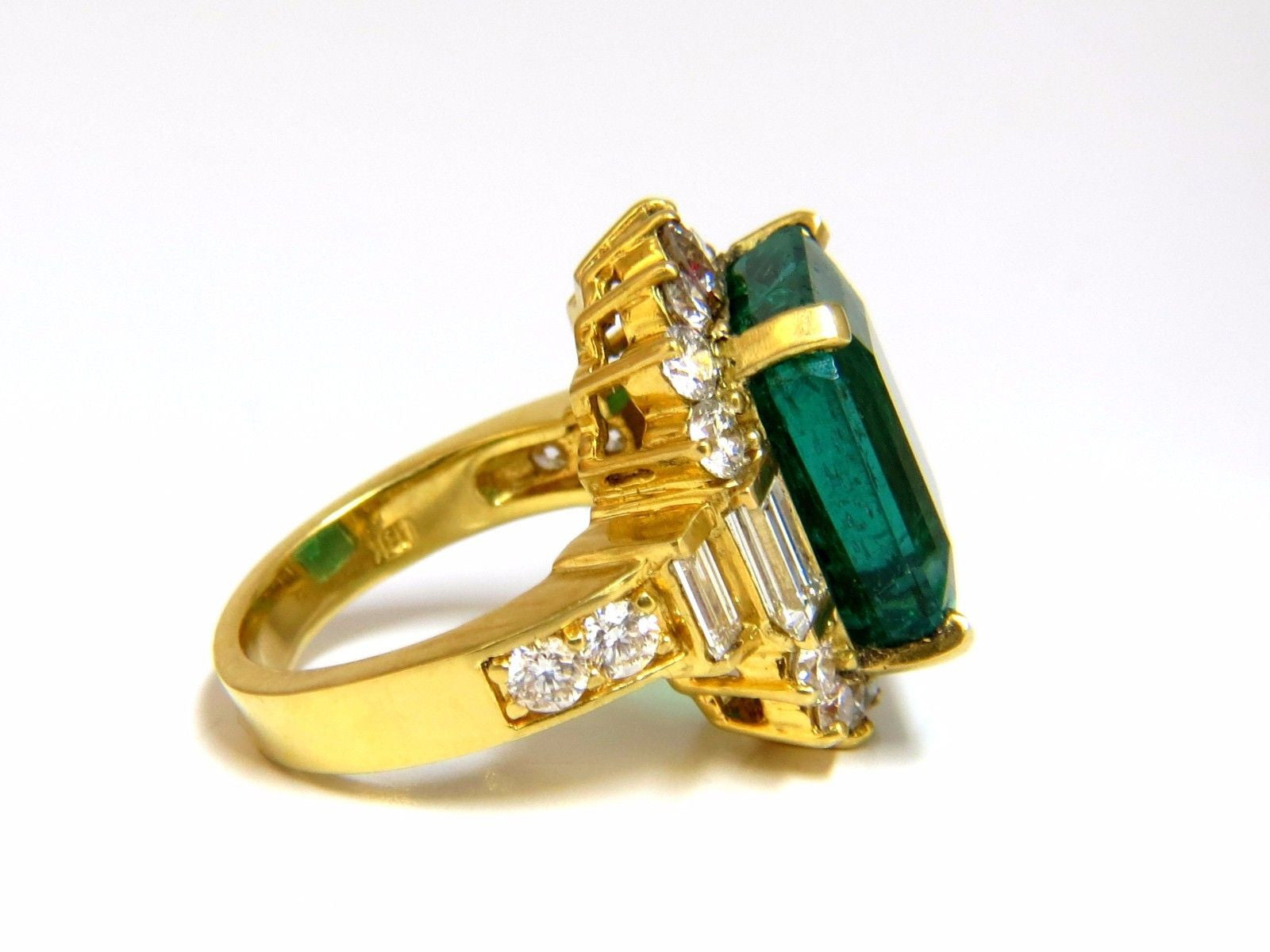 GIA Certified 17.60ct Natural Green Emerald Diamond Ring in 18K Gold F1 - Elegant Jewelry for Weddings, Anniversaries & Special Occasions