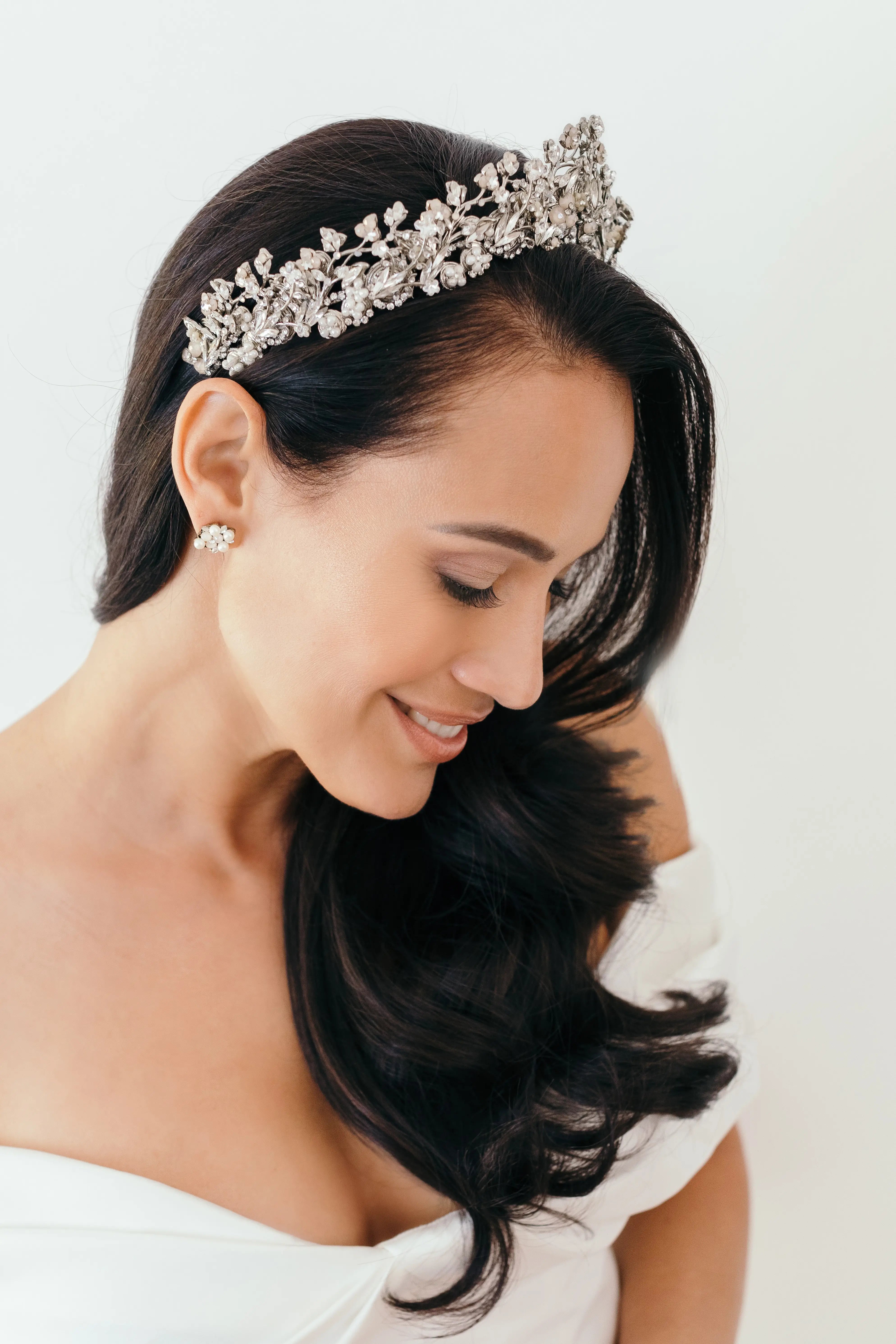 Gianna Crown - Elegant Rhinestone Tiara for Women, Bridal Headpiece, Prom Queen Accessory, Birthday Party Decor, Wedding & Special Occasions