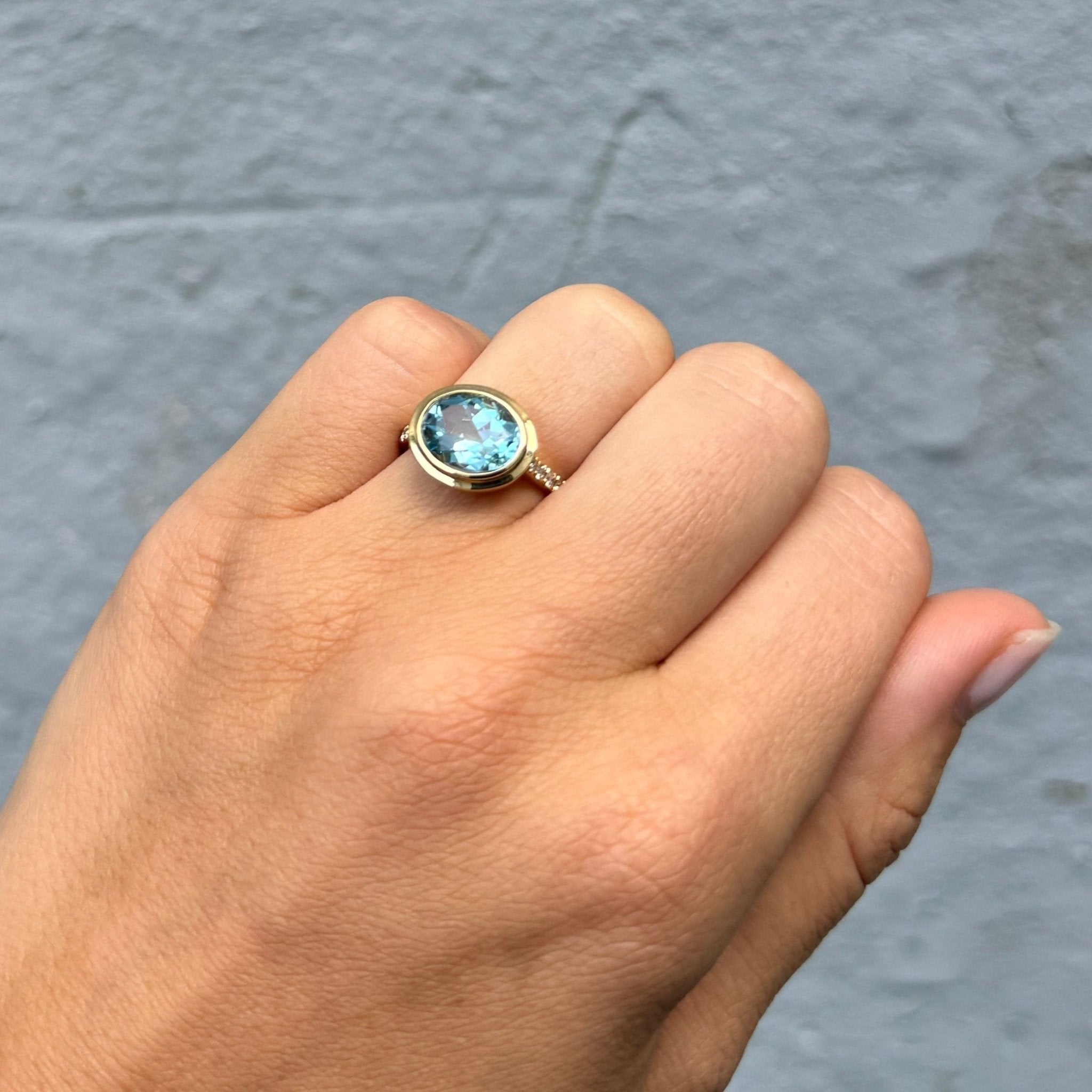 Elegant Oval Blue Topaz & Pavé Diamond 18K Yellow Gold Ring for Women - Perfect for Engagement, Anniversary & Special Occasions