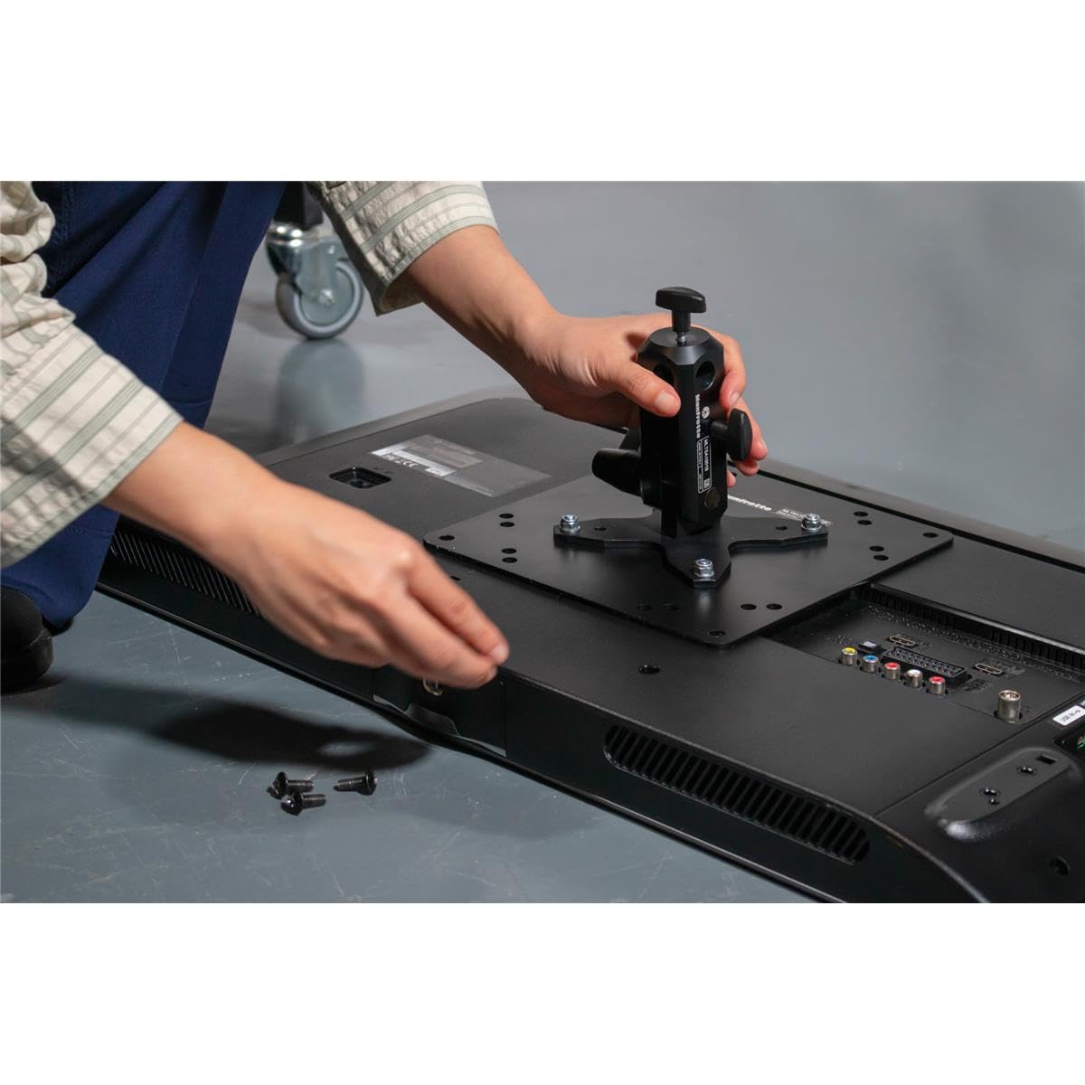 Manfrotto TetherGear VESA Monitor Mount - Adjustable LCD Screen Arm for 13-32