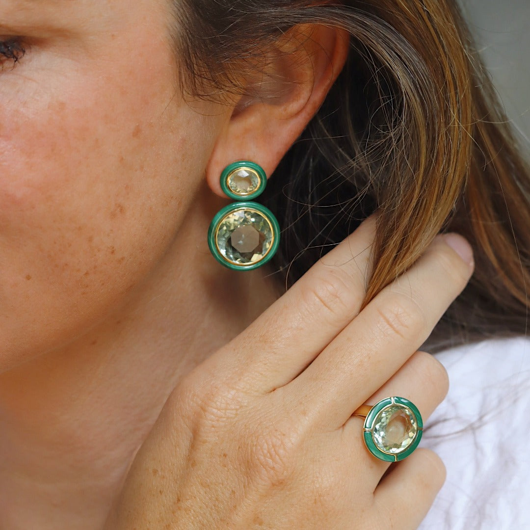 Goshwara 18K Gold Ring with Oval Prasiolite & Malachite Inlay – Elegant Jewelry for Weddings, Anniversaries & Special Occasions