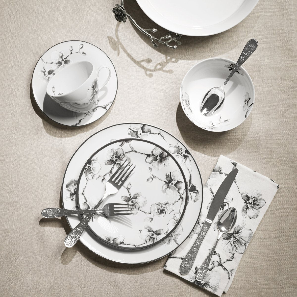 Premium Black Orchid Porcelain Dinnerware Set - Elegant 16-Piece Tableware for Fine Dining, Parties & Special Occasions