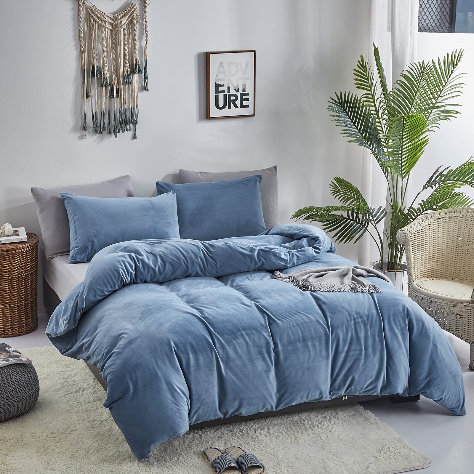 CLOTHKNOW Blue Velvet King Duvet Cover Set - 3 Piece Soft & Cozy Bedding Set with 2 Pillowcases | Luxury Fluffy Comforter Cover in Lake Blue & Green | Perfect for Master Bedroom, Guest Room & Cozy Winter Nights