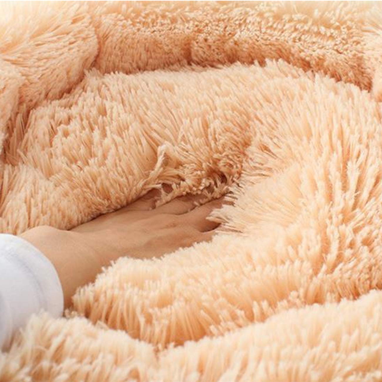 Huraty Plush Dog Bed - Soft Fluffy Donut Round Cat Bed for Puppies & Kitties, Anti-Slip & Anti-Anxiety Pet Calming Fur Bed, 16 Inch Small Size in Apple Green - Perfect for Crate Training, Travel & Home Comfort