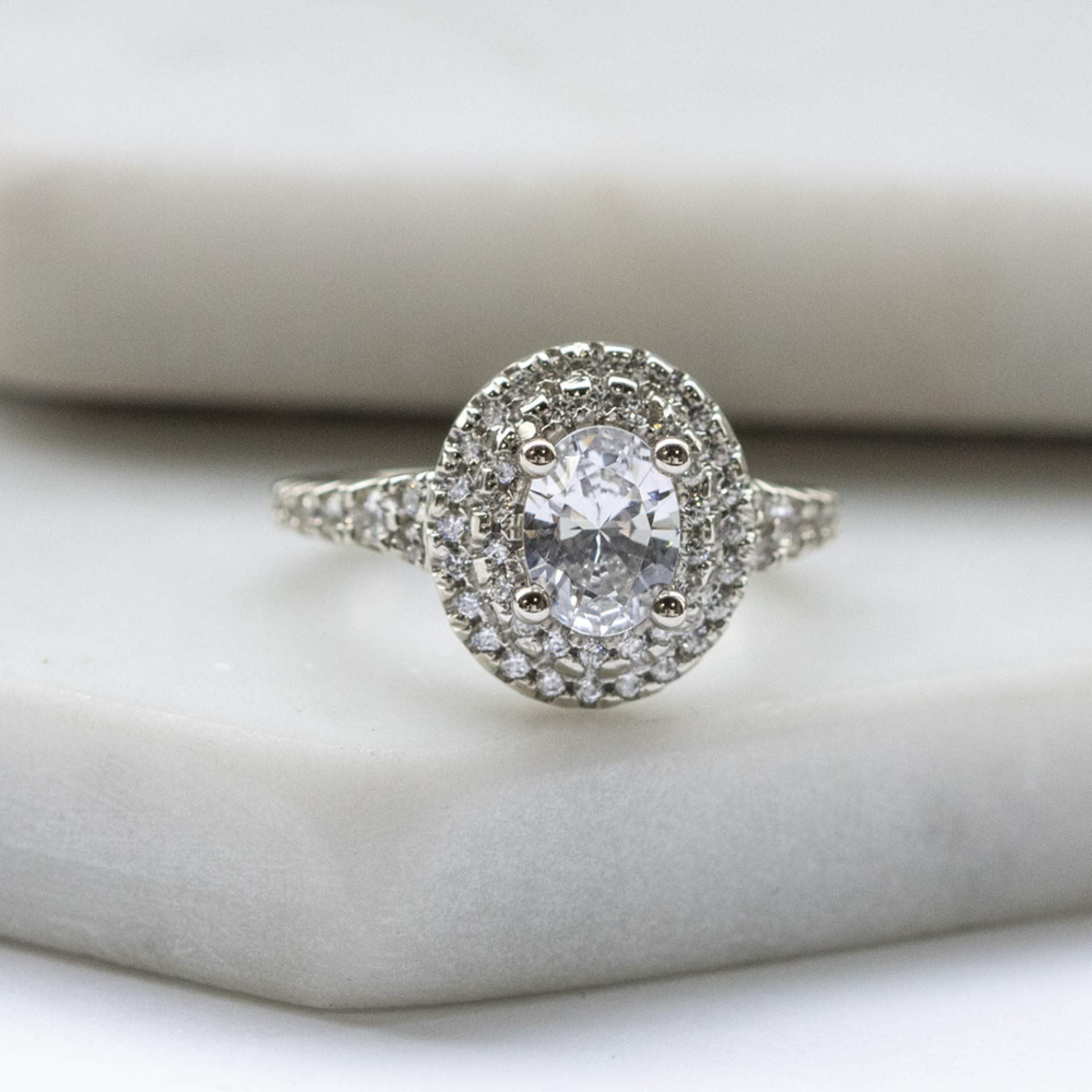 Almeria Oval Cut 2.00CT VVS1 Colorless Moissanite Engagement Ring in 925 Sterling Silver - Perfect Promise & Wedding Ring for Her, Ideal Gift for Anniversaries & Special Occasions
