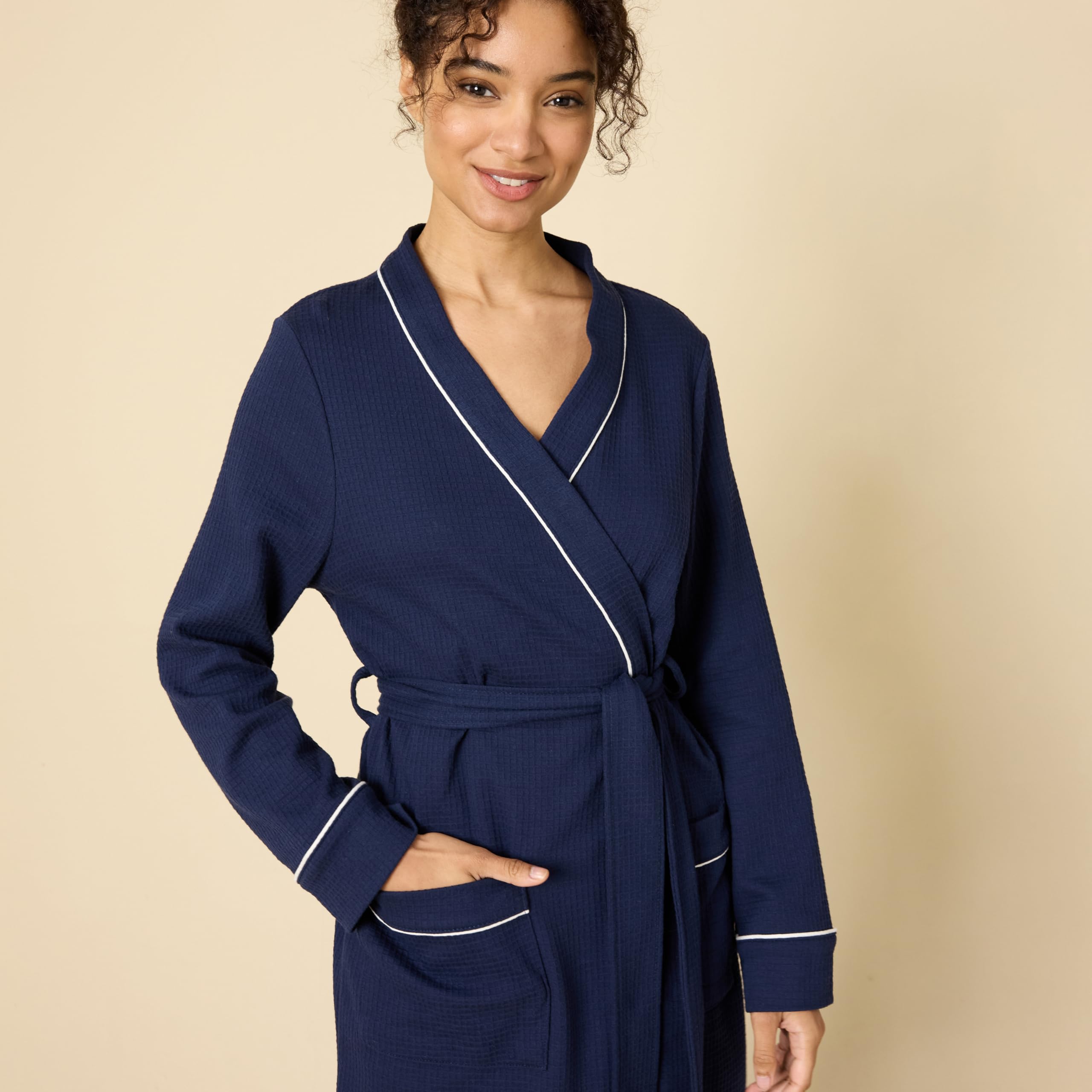 Amazon Essentials Women's Lightweight Waffle Mid-Length Robe - Soft & Comfortable Bathrobe for Women (Plus Size Available) - Perfect for Spa, Lounge & Post-Shower Relaxation
