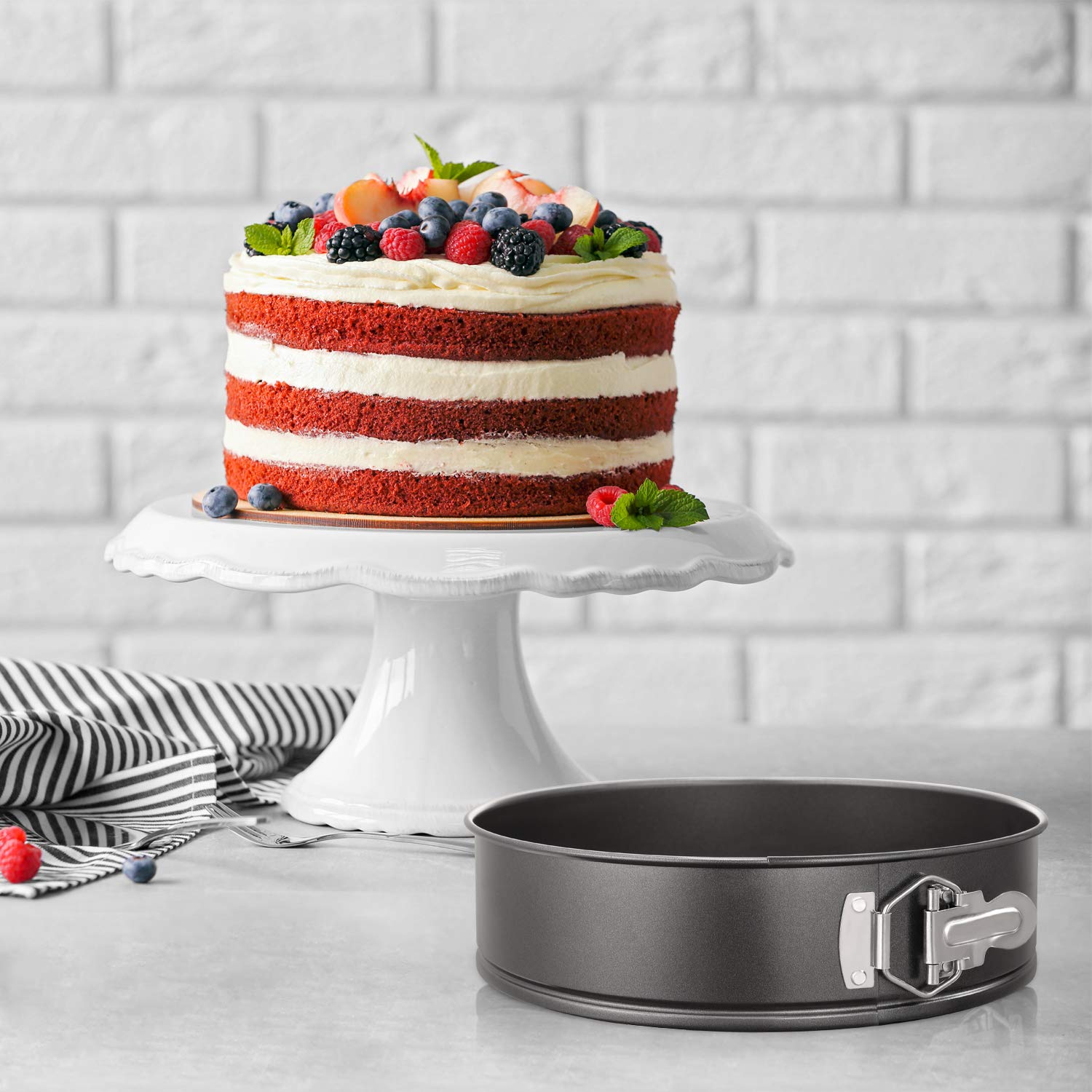 HIWARE 7-Inch Non-Stick Springform Pan, Leakproof Cheesecake Pan for Baking - Perfect for Instant Pot 6 & 8 Qt Pressure Cookers - Ideal for Cheesecakes, Cakes & Desserts