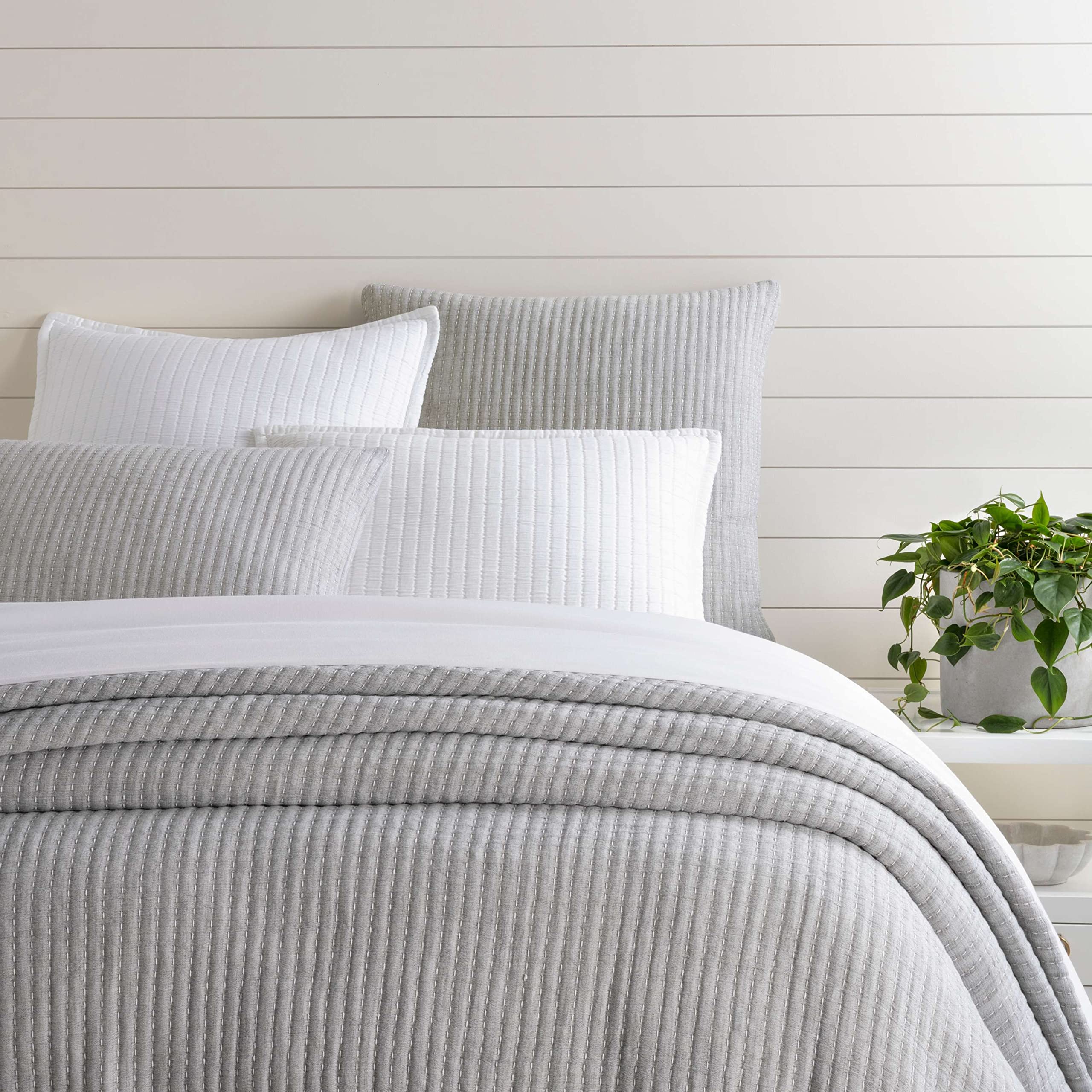 Pick Stitch Grey Matelasse Coverlet - Full/Queen Size Bedspread - Grey & White Solid Pattern - Perfect for Guest Rooms & Master Bedroom Decor