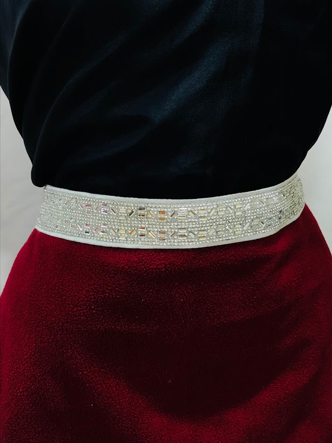 Elegant Silver Hip Belt with White Stone Accents - Perfect for Boho Fashion, Parties, and Casual Outfits
