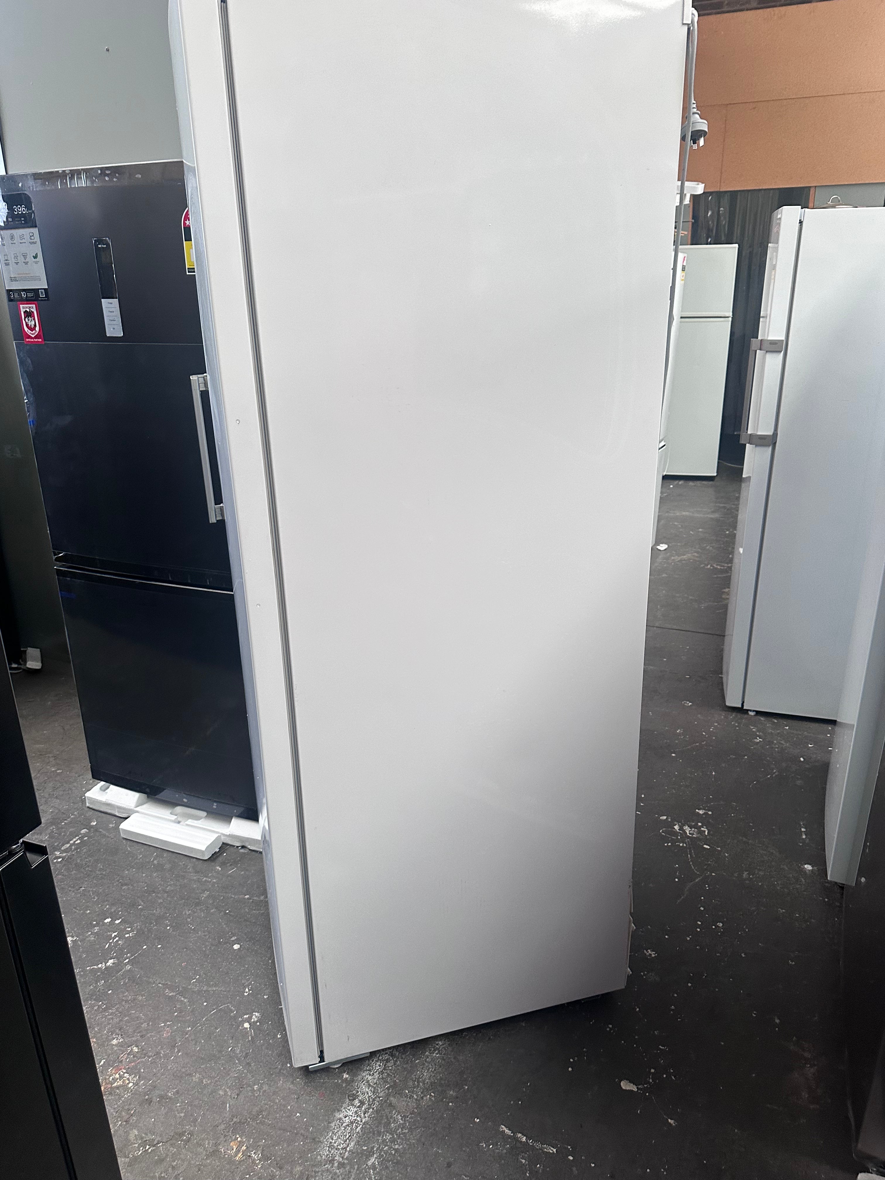 Beko 404L Frost Free Upright Freezer - Energy Efficient European Made Appliance (BVF404W) with 12 Month Warranty - Perfect for Home, Restaurant & Commercial Kitchen Storage