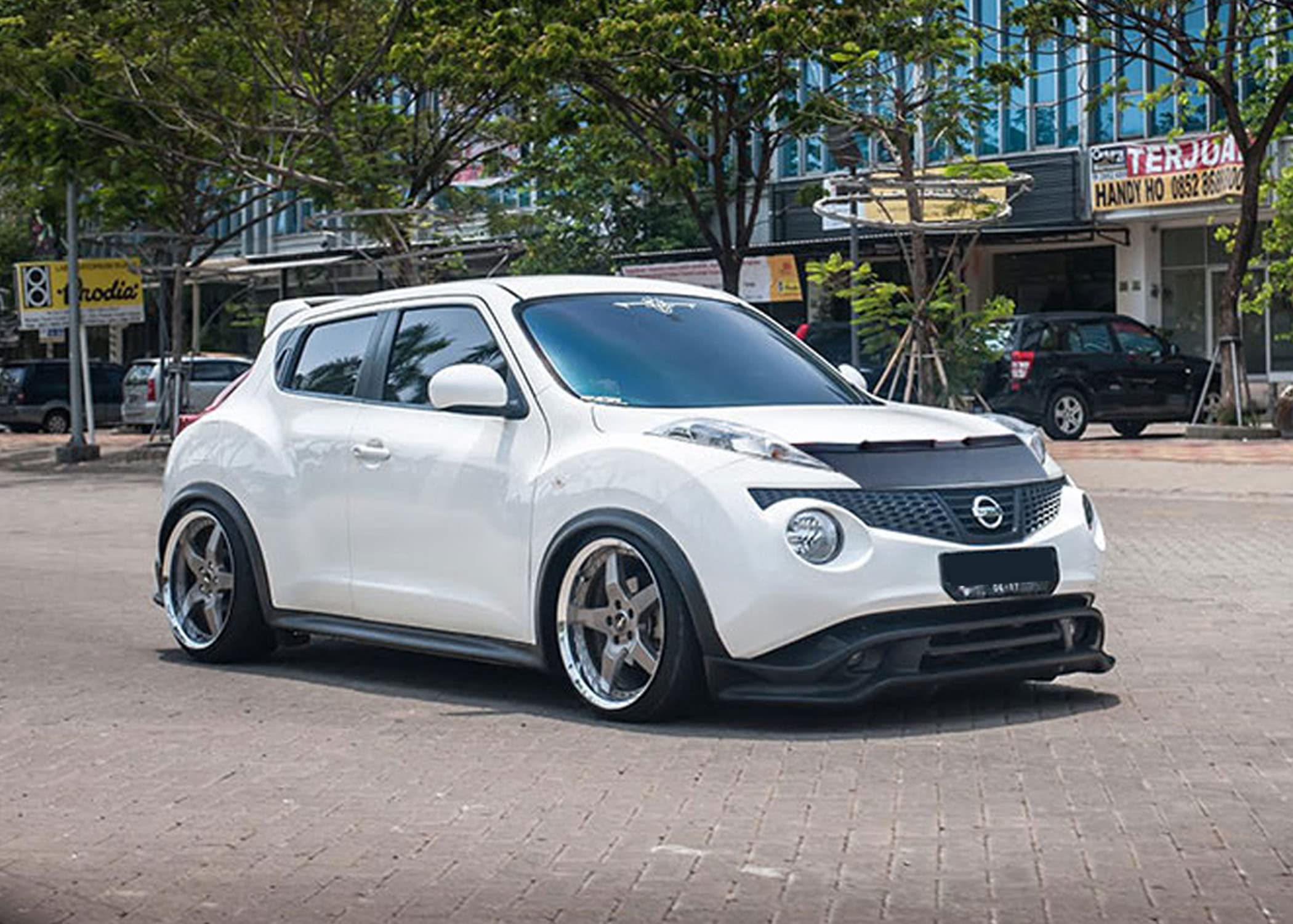 Nissan Juke Car Mask Bonnet Hood Bra Cover (2011-2017) - Durable Protection for Front Bumper & Paint - Perfect for Road Trips & Daily Commuting