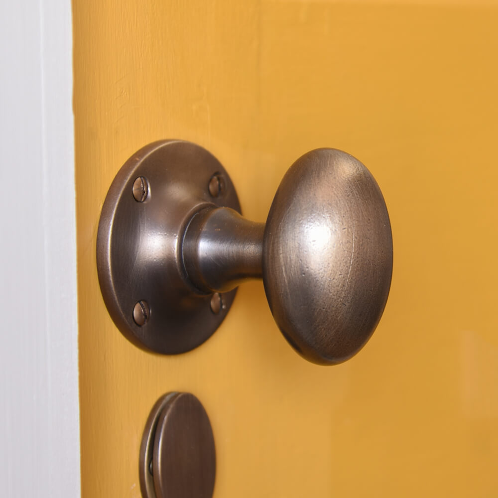Vintage Distressed Antique Brass Oval Door Knobs - Handcrafted Cabinet Pulls for Farmhouse, Rustic & Victorian Home Decor - Perfect for Bedroom, Bathroom & Closet Doors