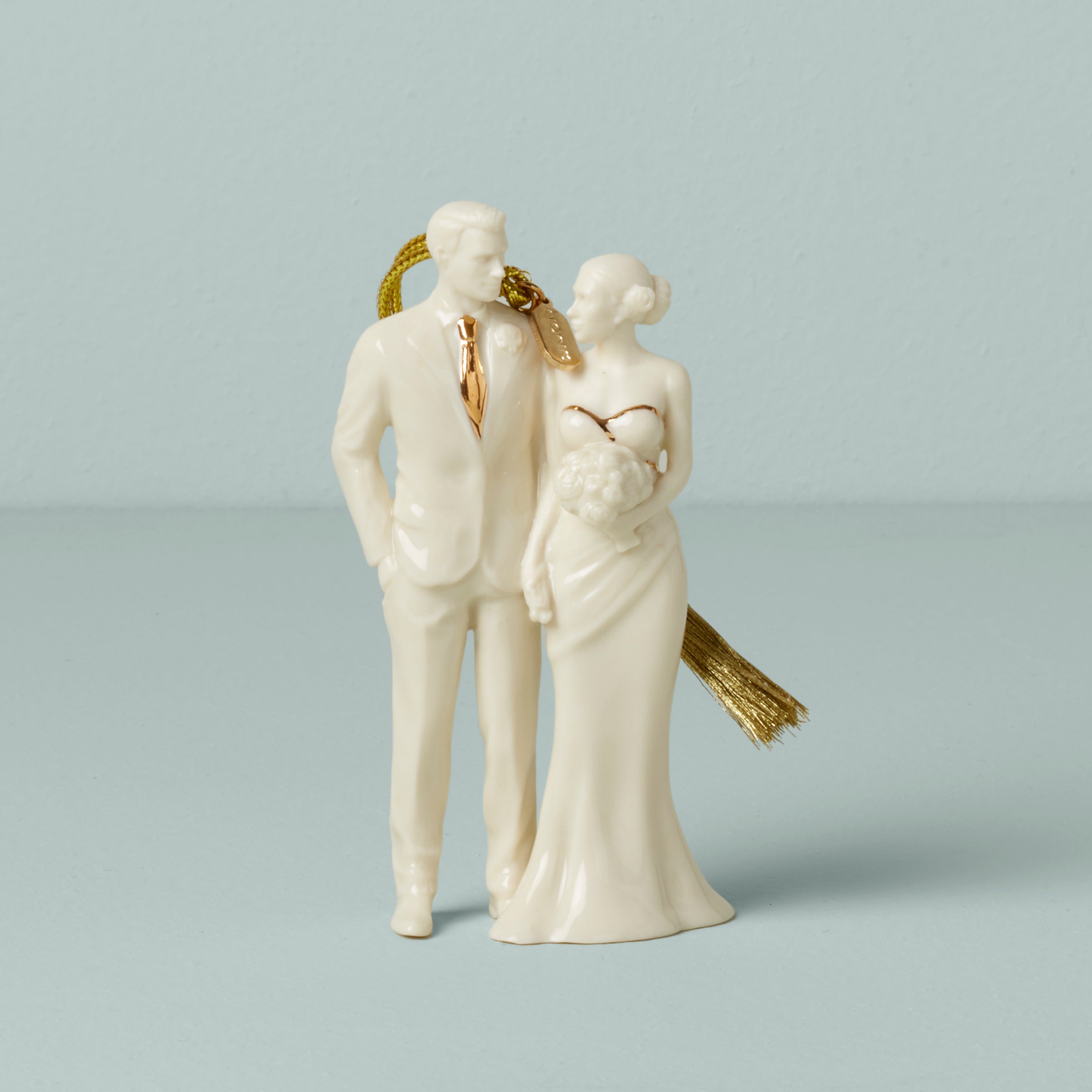 2024 Bride & Groom Christmas Ornament - Handcrafted Wedding Couple Keepsake for Newlyweds, Perfect for Holiday Decor, Wedding Gift & First Christmas Together