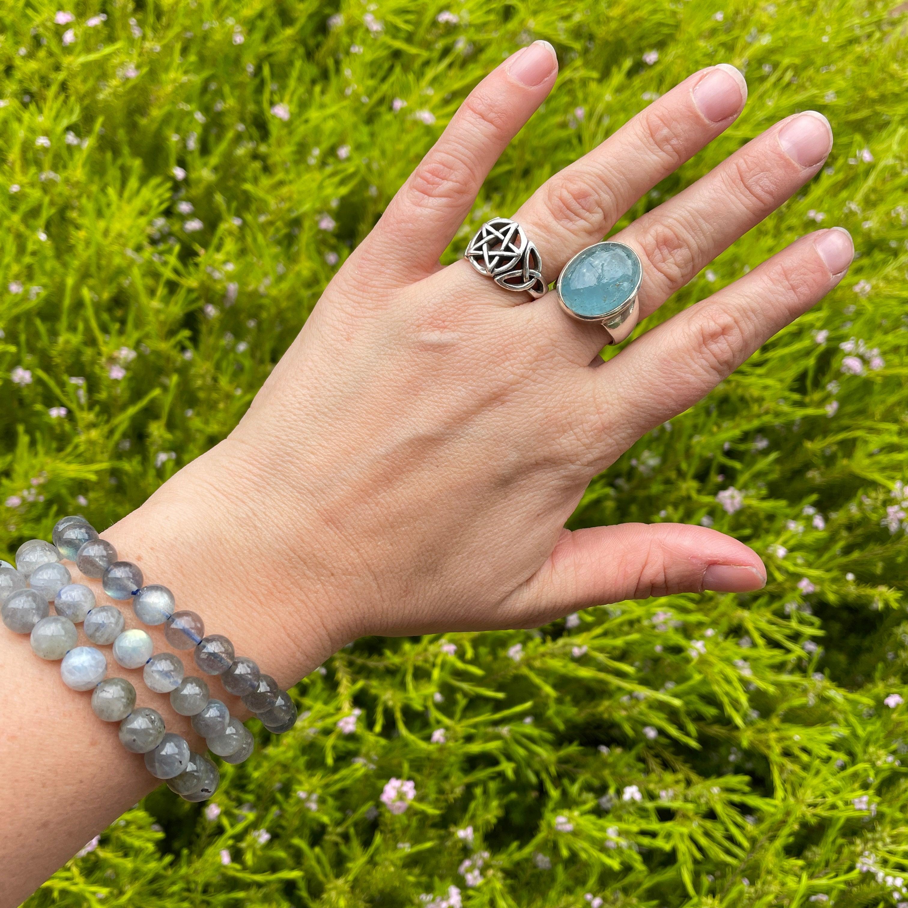 Natural Labradorite Gemstone Bracelet for Women - Healing Crystal Jewelry for Energy Protection & Spiritual Balance - Perfect for Meditation, Yoga & Daily Wear