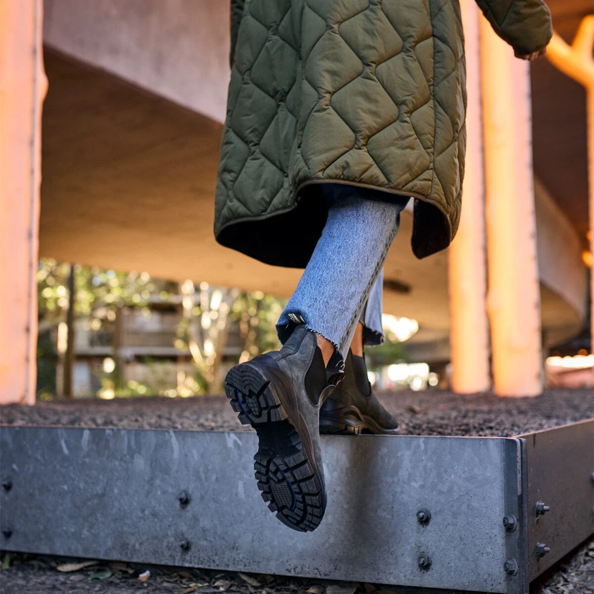 Blundstone Chelsea Lug Boot 2238 - Waterproof & Comfortable Work Boots for Men & Women - Perfect for Outdoor, Hiking & Casual Wear