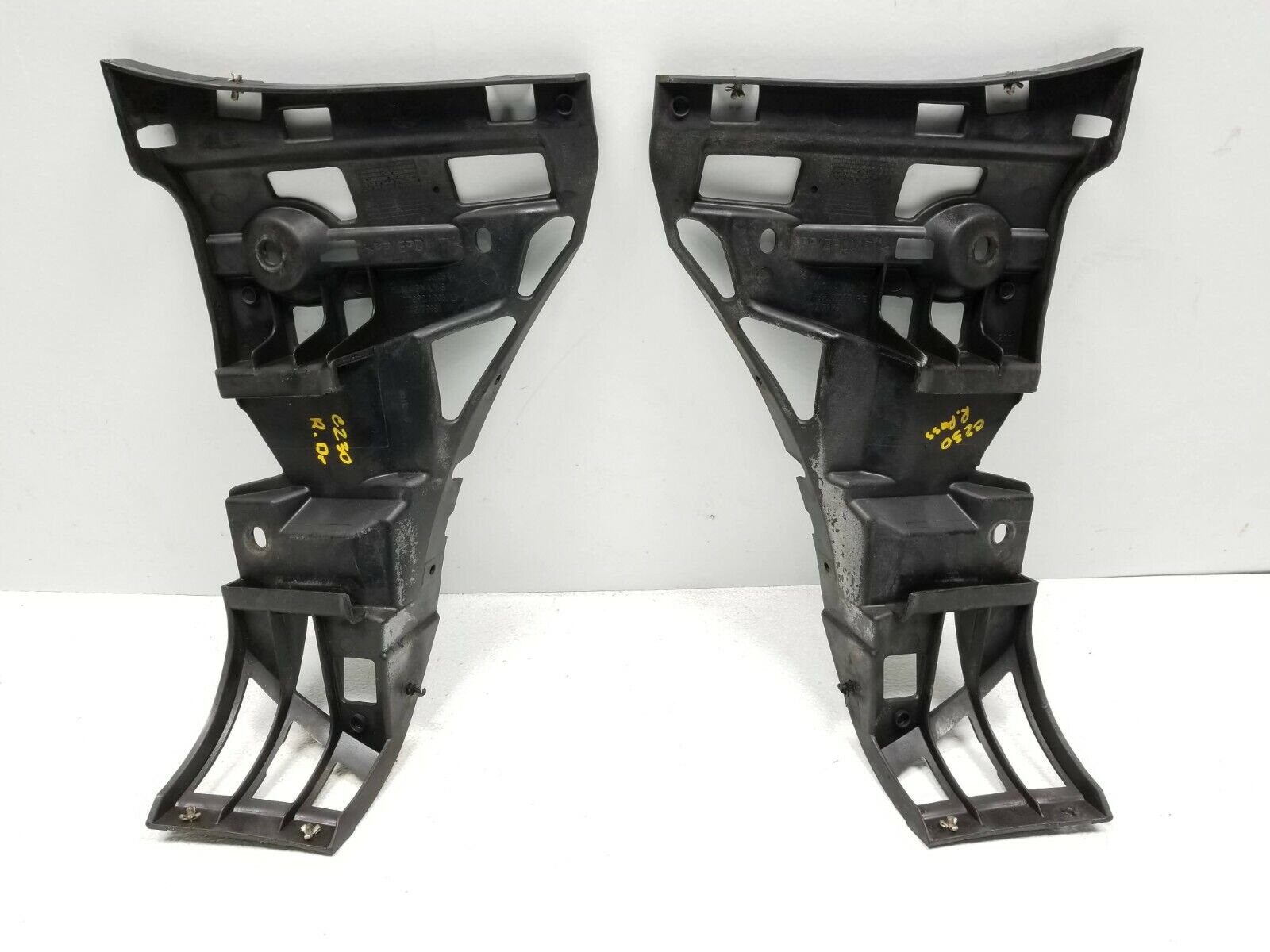 Mercedes Benz W203 C230 Coupe Rear Bumper Guide Bracket Set (2002-2006) - OEM Replacement Parts for Enhanced Safety & Perfect Fit - Ideal for Car Repair & Restoration Projects