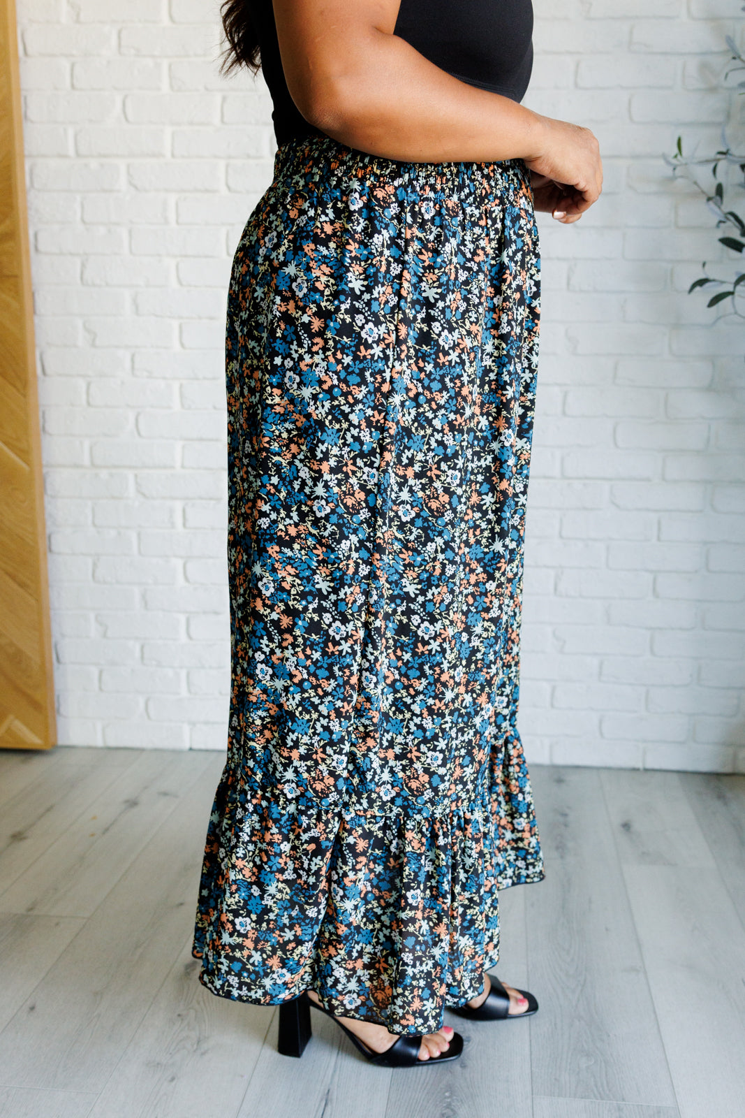 Flutter of Florals V Neck Crop and Skirt Set - Women's Floral Print Two Piece Outfit for Spring Summer | Perfect for Beach Vacations, Date Nights & Outdoor Parties