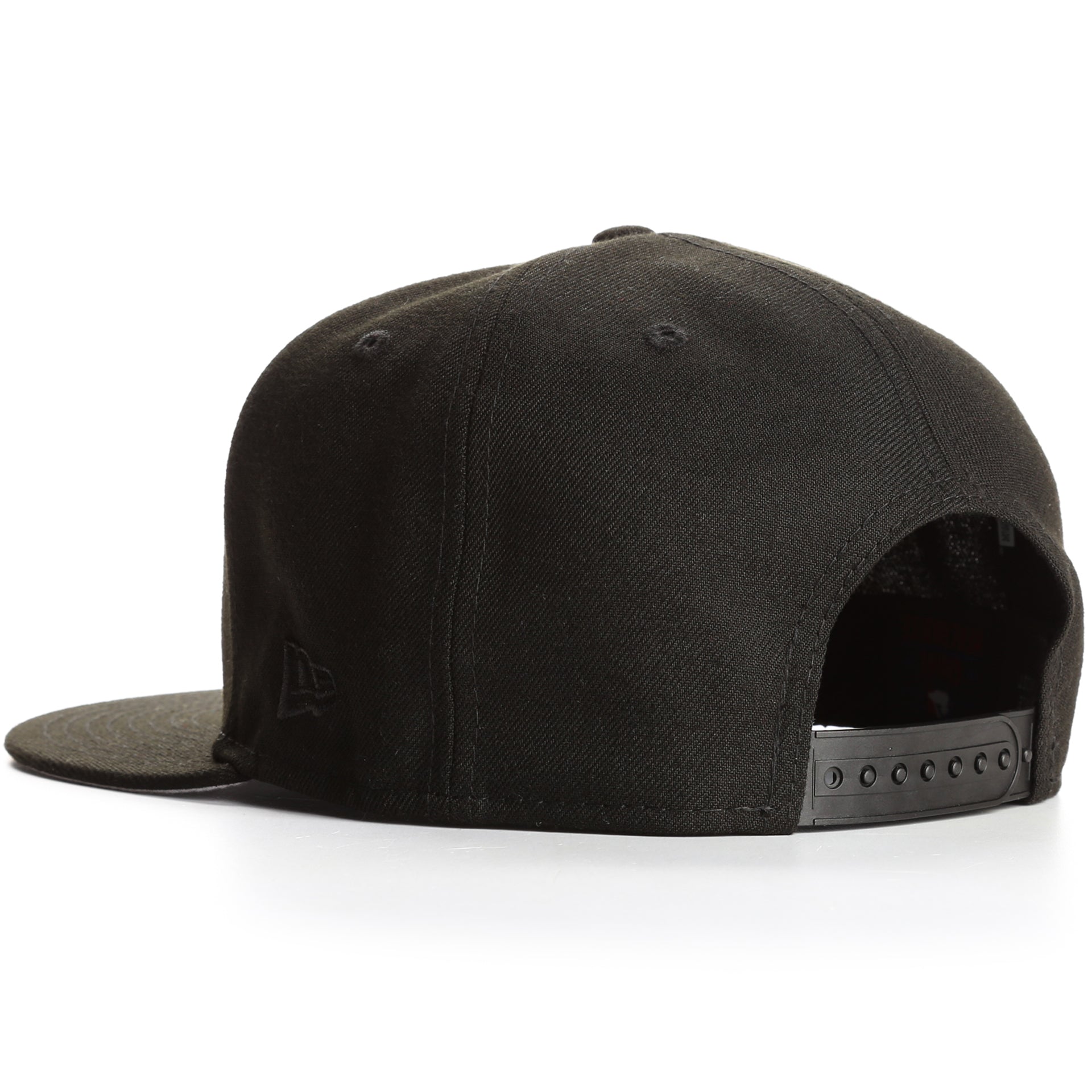 New Era 9Fifty Atlanta Braves Basic Snapback Hat - Blackout Color for Baseball Fans & Streetwear Style | Perfect for Games, Gifts & Everyday Wear