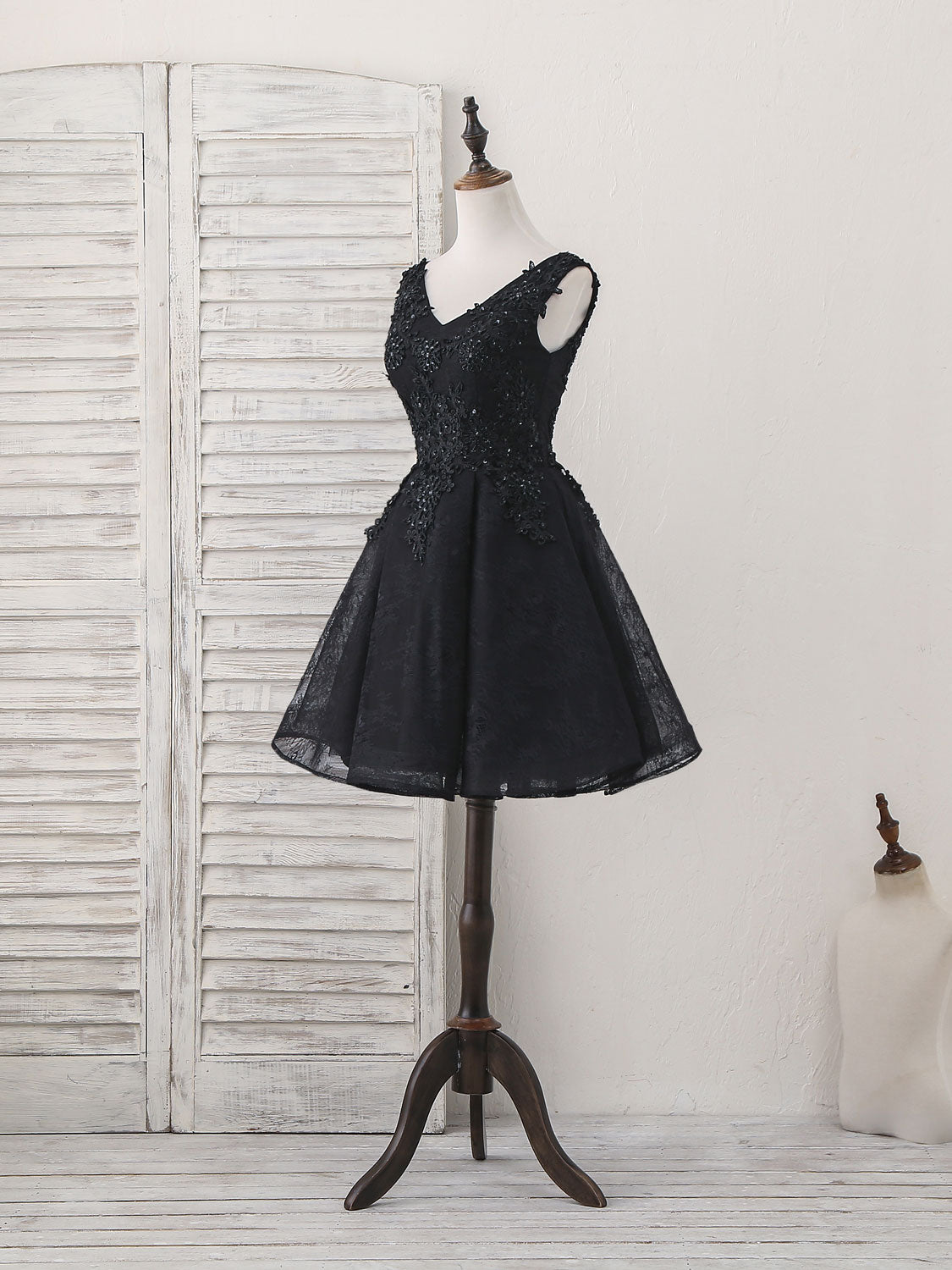 Elegant Black V-Neck Lace Prom Dress - Sexy Short Homecoming Dress for Women | Perfect for Parties, Dances & Special Occasions