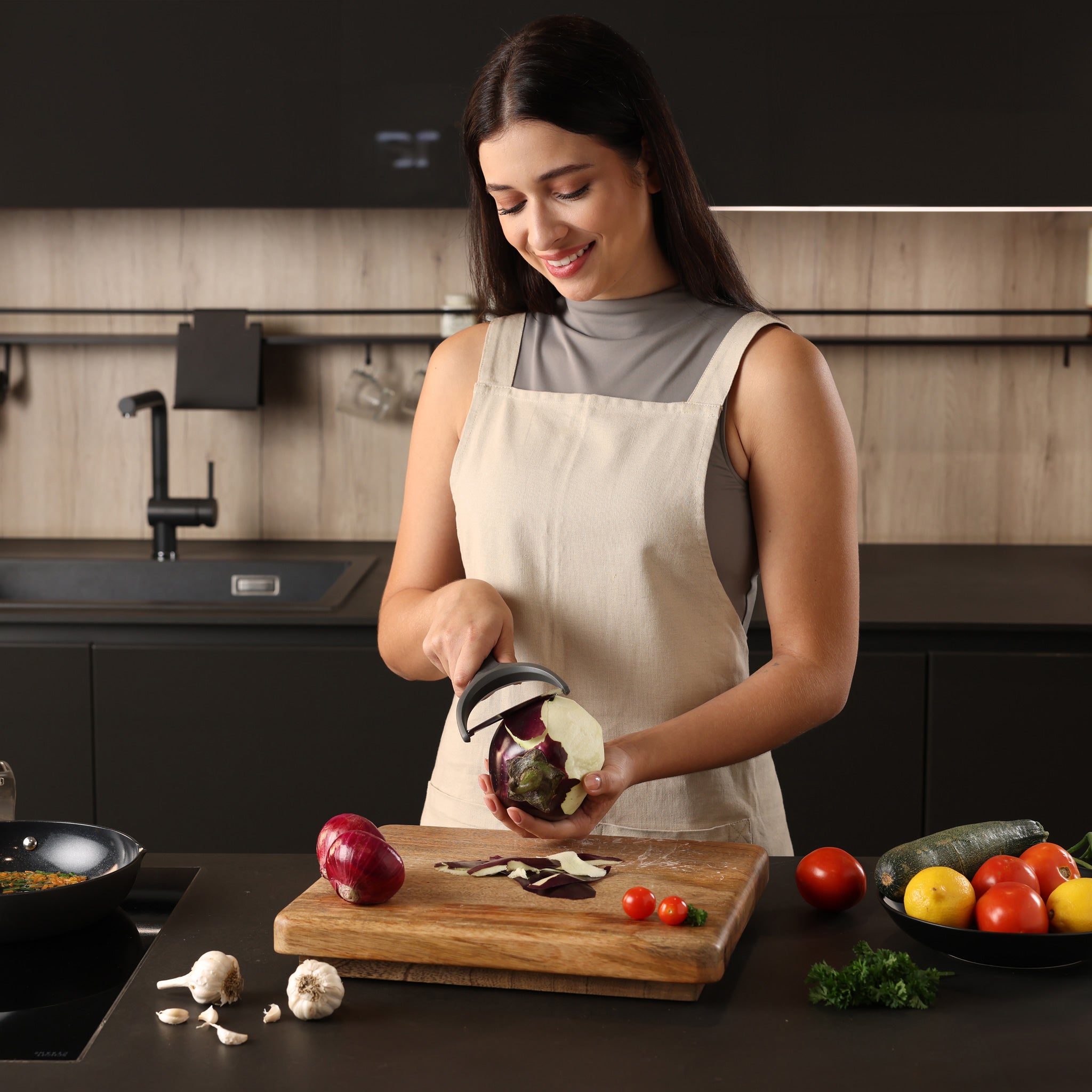Zyliss Wide Vegetable Peeler - Ergonomic Swivel Blade for Potatoes, Carrots & Fruits - Perfect for Kitchen, Camping & Meal Prep