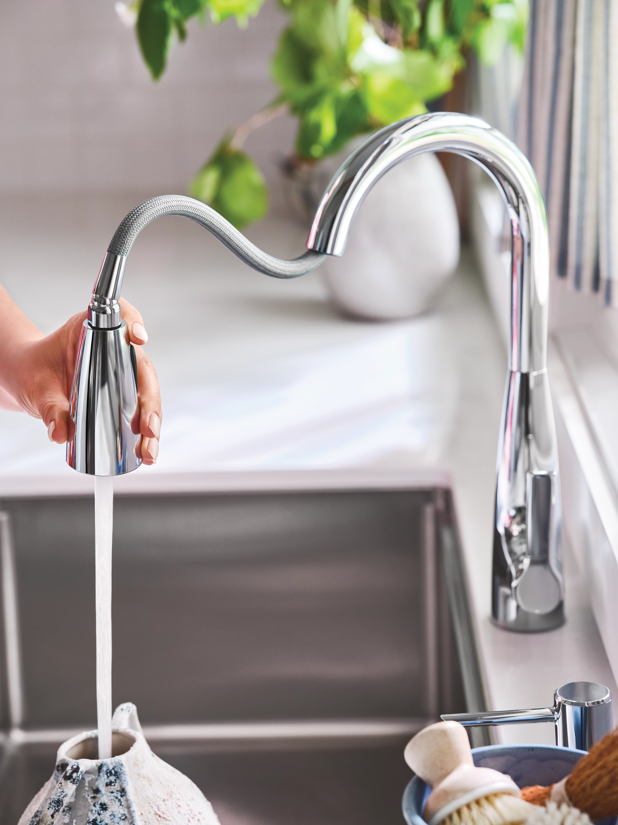 Haelyn MotionSense Wave One Handle Pull-Down Touchless Kitchen Faucet - Hands-Free Stainless Steel Sink Faucet with Smart Sensor for Modern Kitchens