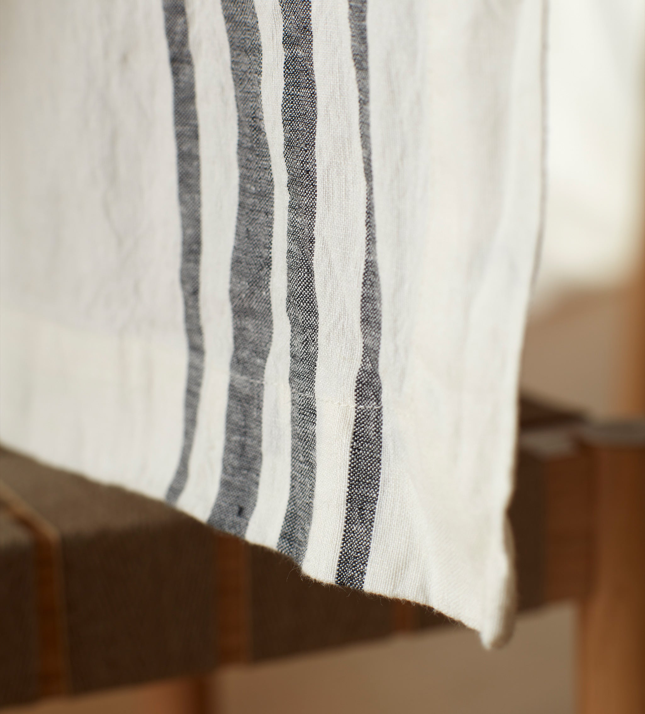 Premium 100% Linen Table Runner - Soot Edith - Elegant Dining Decor for Weddings, Parties & Home Decor