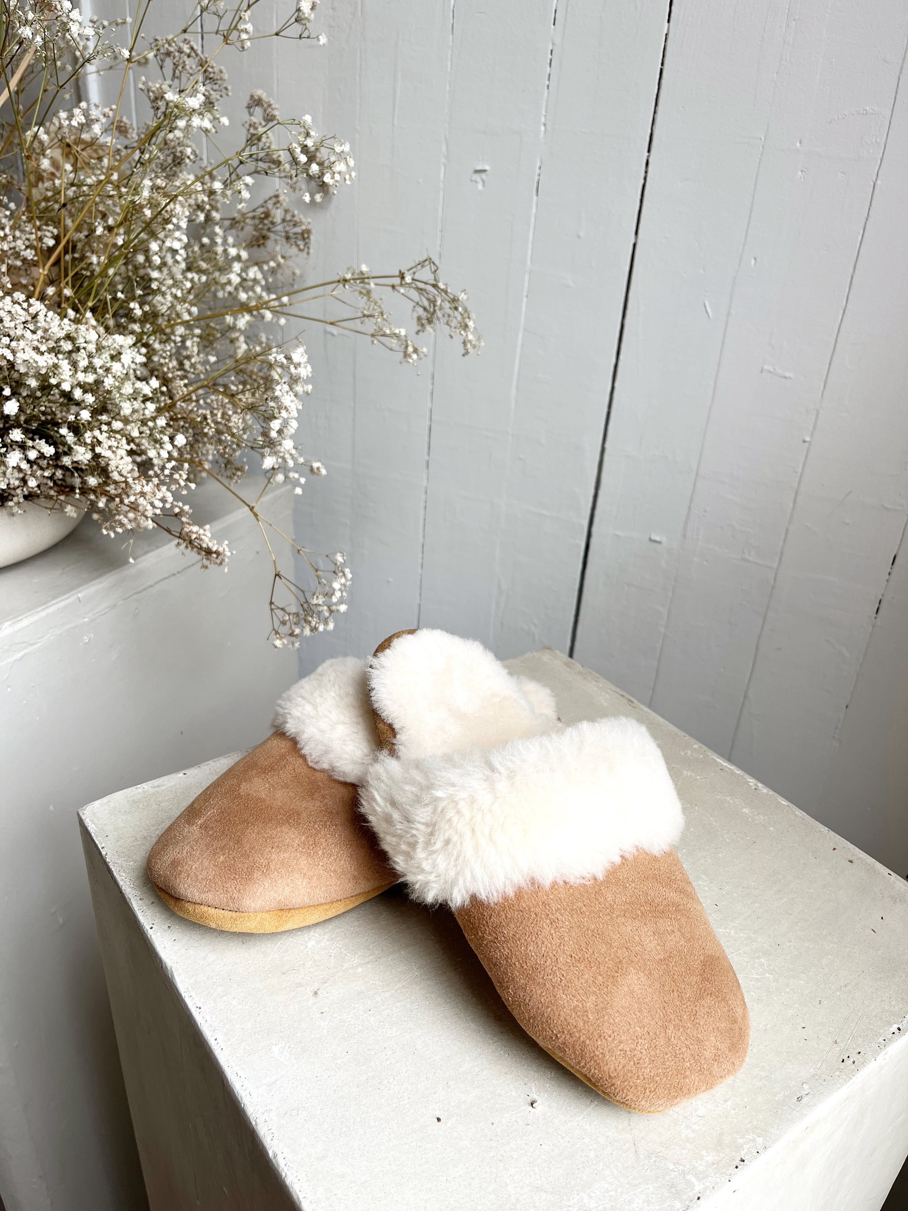 Cozy Sheepskin Slip-On Slippers for Women & Men - Soft Indoor/Outdoor House Shoes - Perfect for Winter, Home, and Relaxation