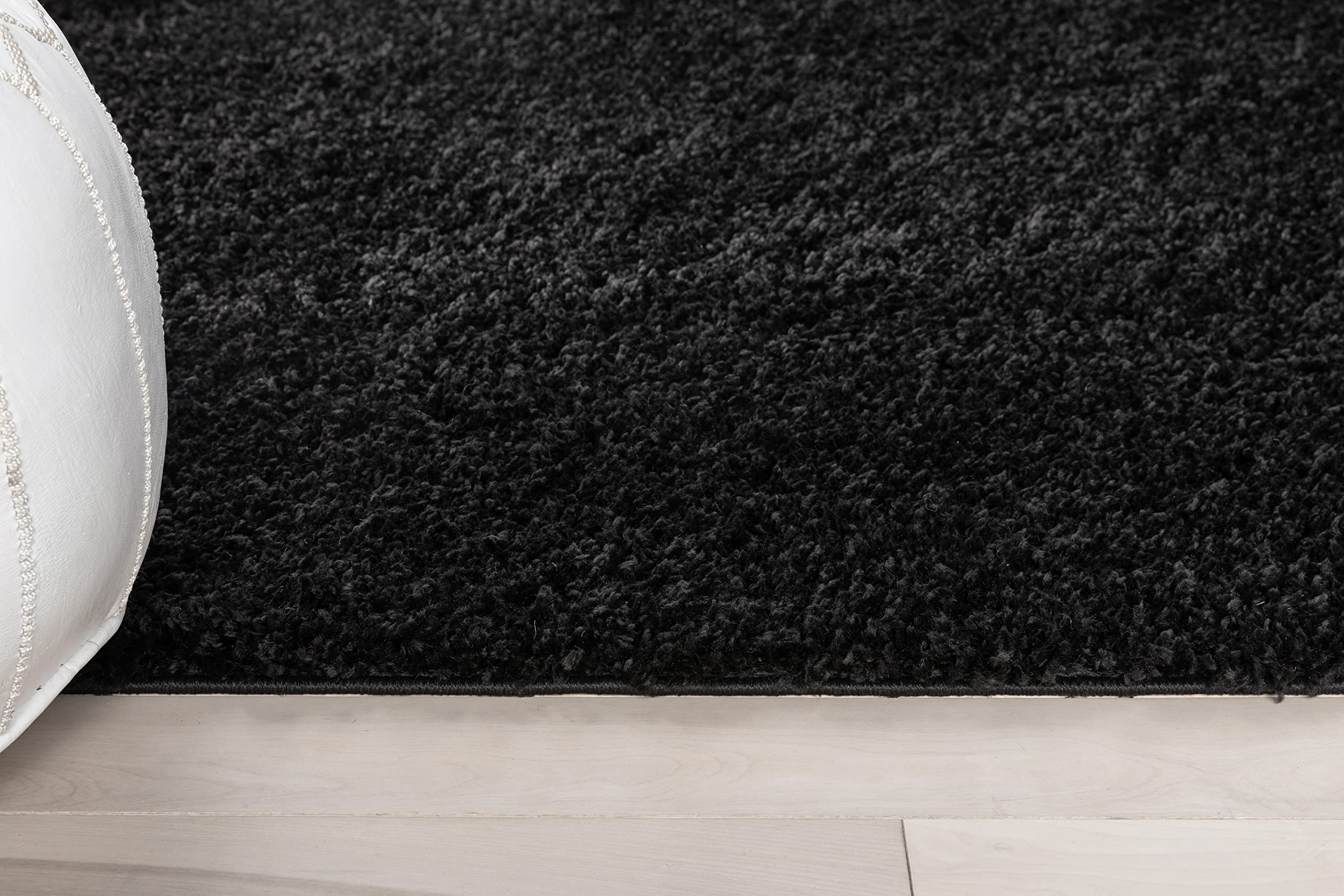 Well Woven Elle Basics Emerson Shag Black Textured Area Rug 5'3