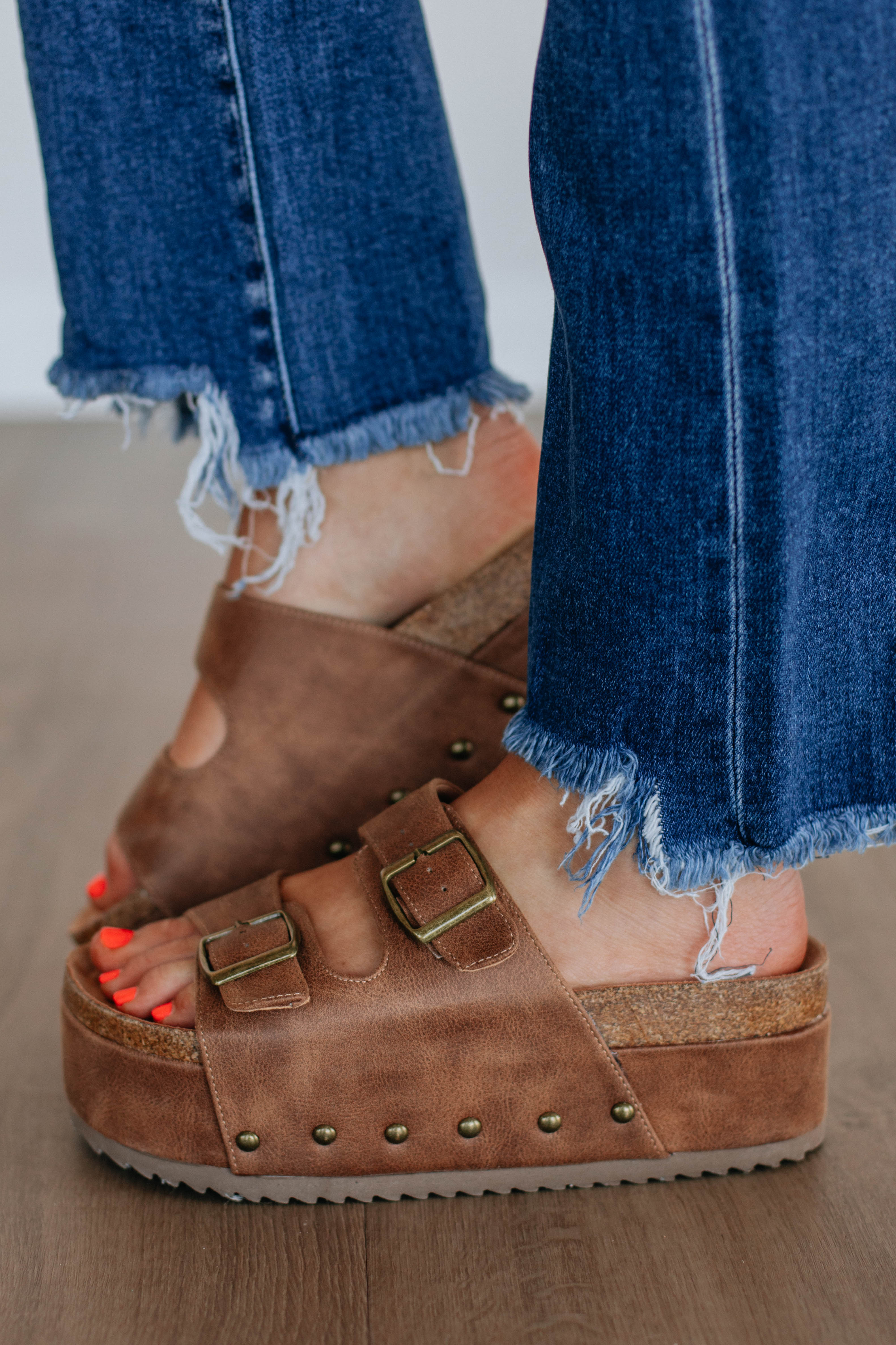 Keep It Stylish Platform Sandals for Women - Comfortable Summer Beach Walking Shoes - Perfect for Vacation, Pool Party & Casual Outfits